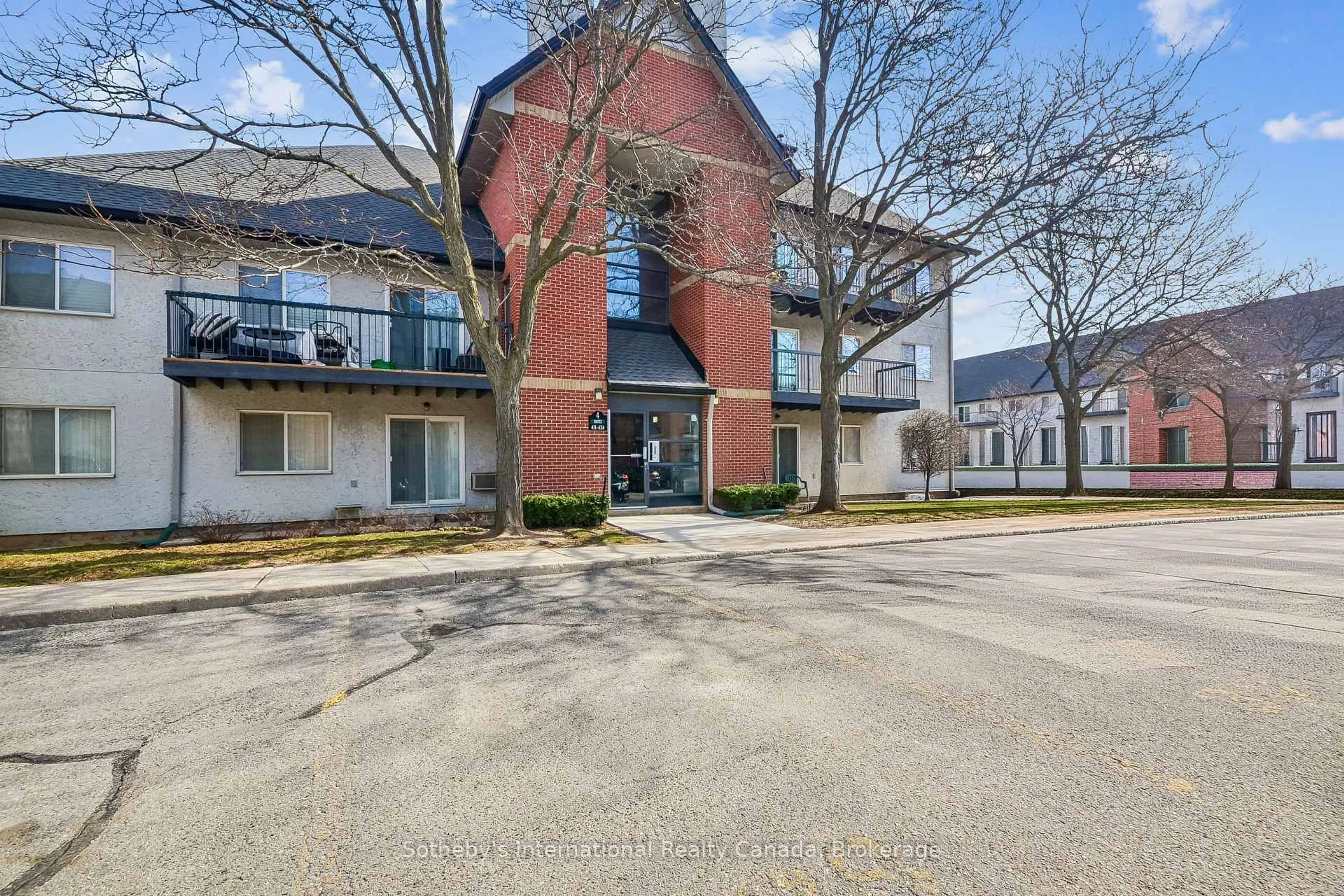 Patio, unknown for 1450 Glen Abbey Gate #434, Oakville Ontario L6M 2V7