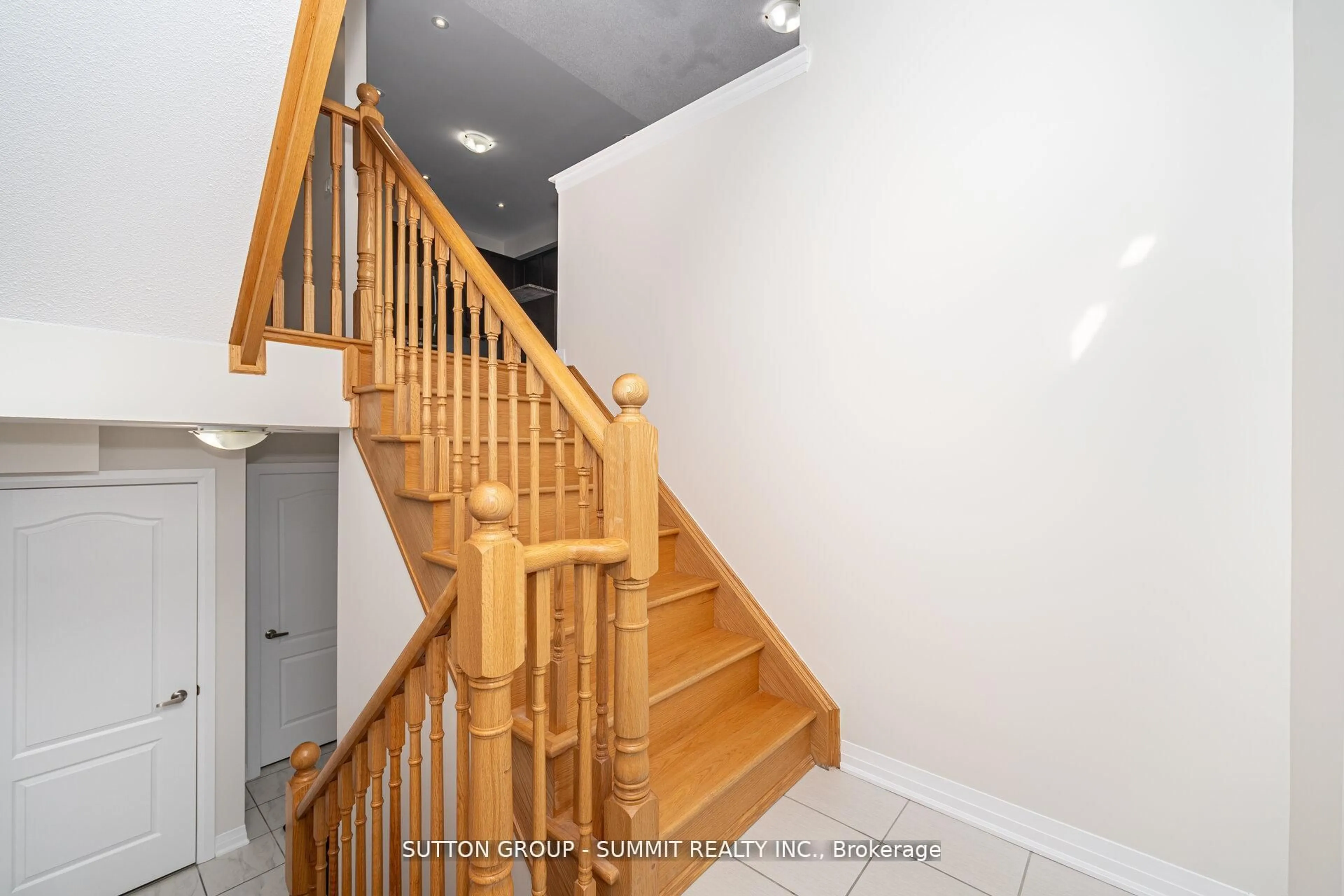 Stairs for 172 Parkinson Cres #20, Orangeville Ontario L9W 6X3