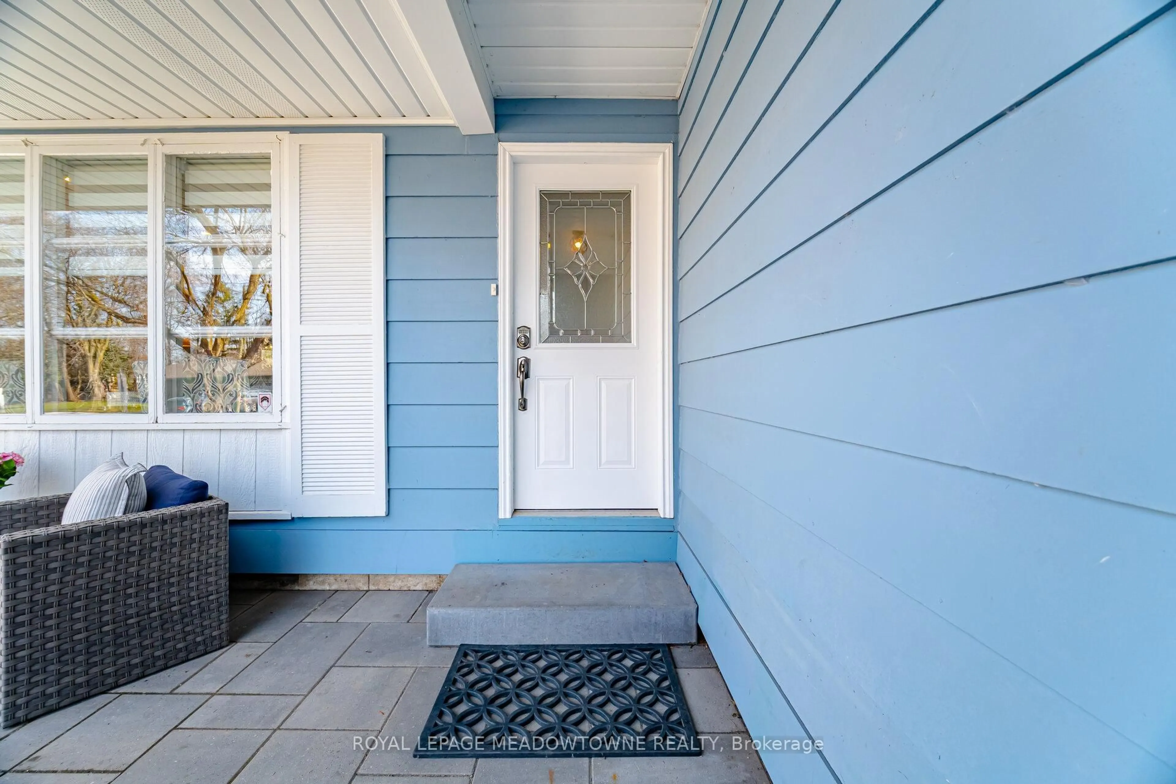 Indoor entryway for 282 Woodward Ave, Milton Ontario L9T 1V2