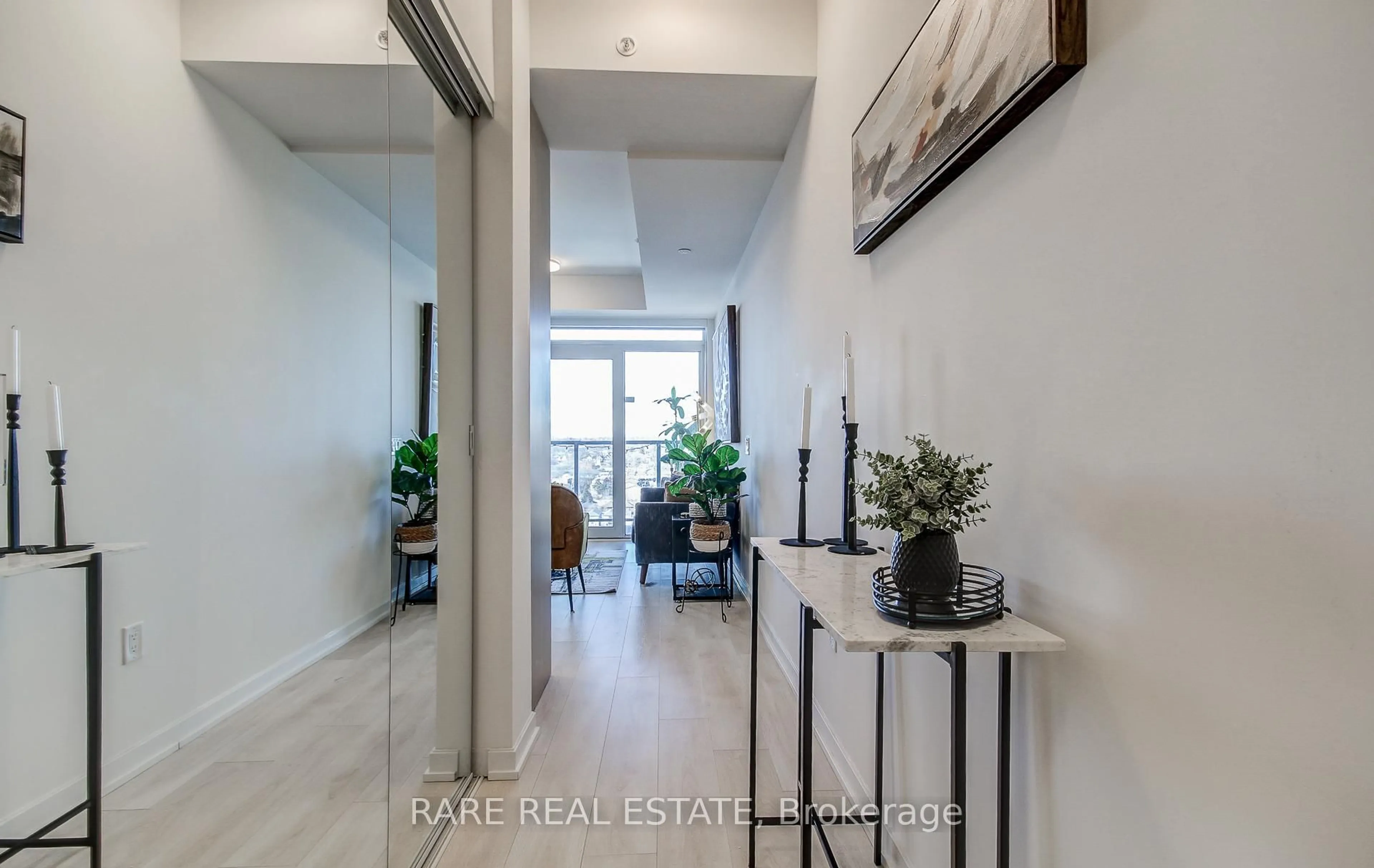 Indoor entryway for 1285 Dupont St #1305, Toronto Ontario M6H 0E3
