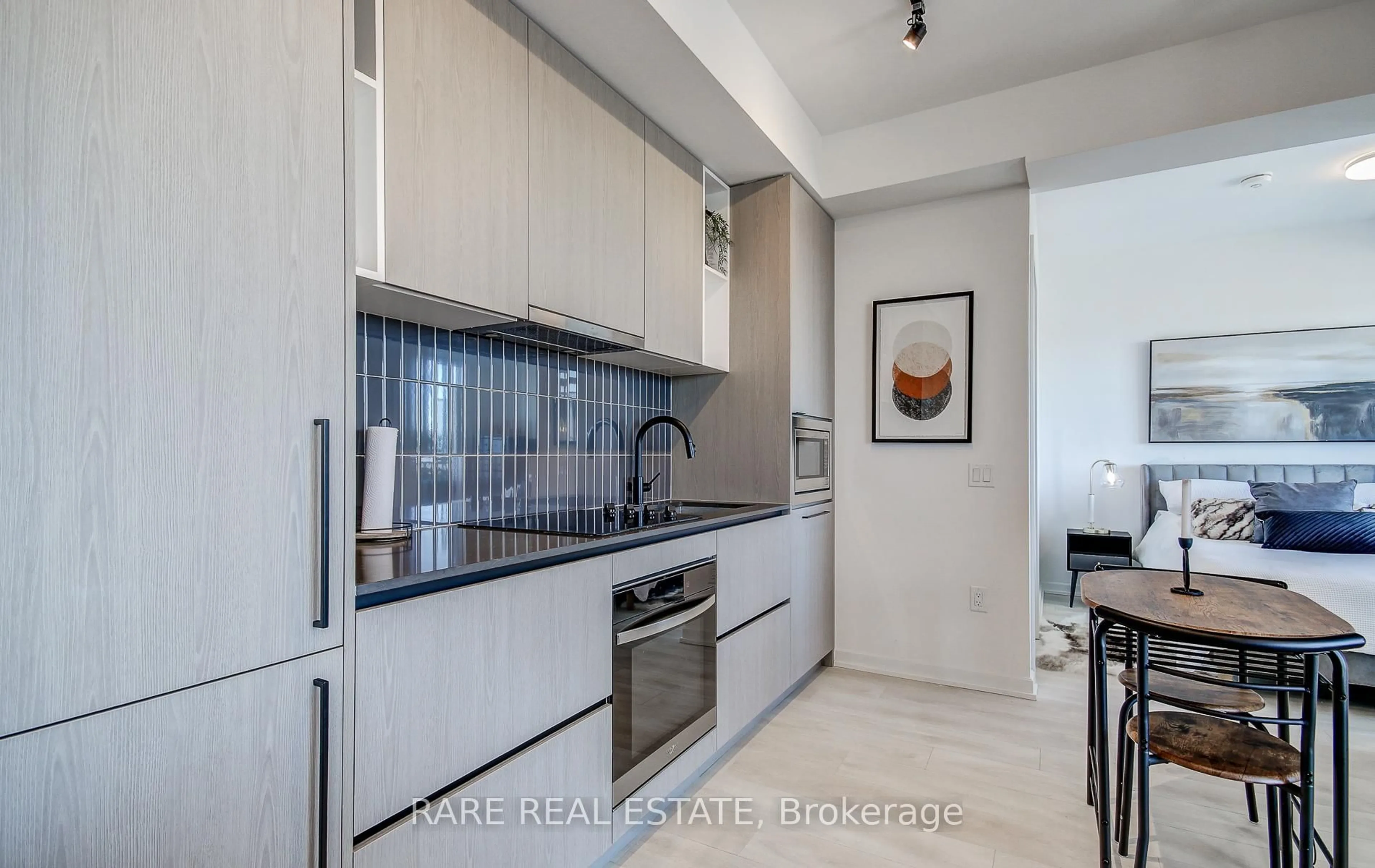 Standard kitchen, ceramic/tile floor for 1285 Dupont St #1305, Toronto Ontario M6H 0E3