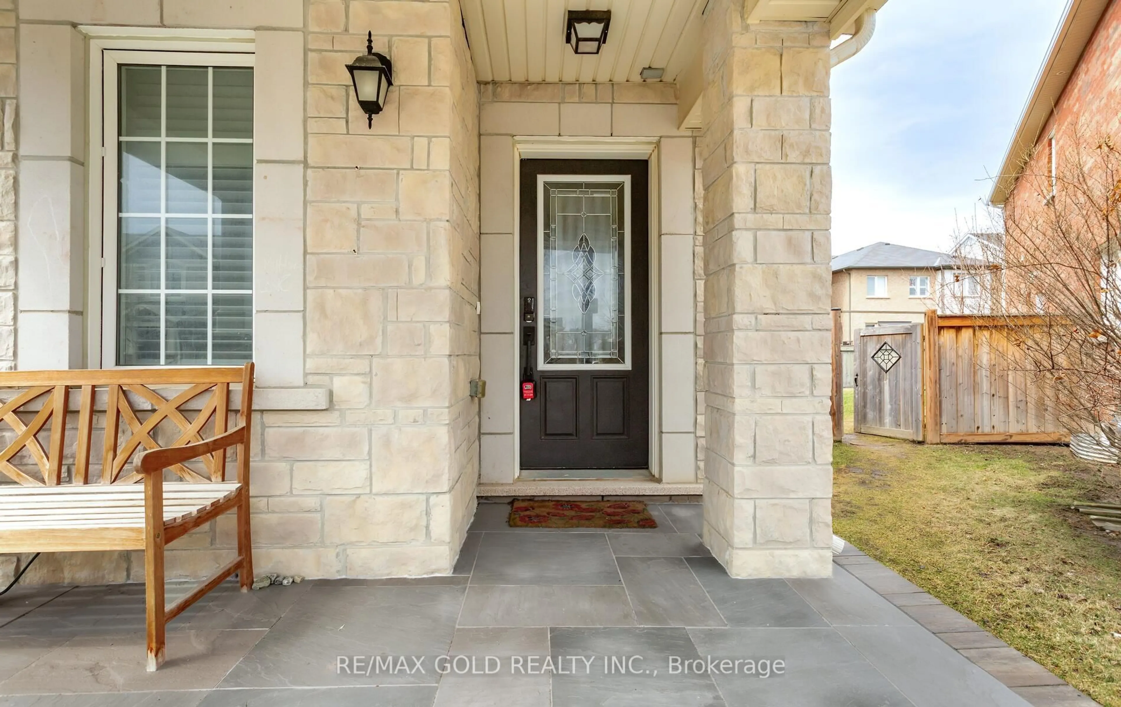 Indoor entryway for 299 Gooding Cres, Milton Ontario L9E 0A9