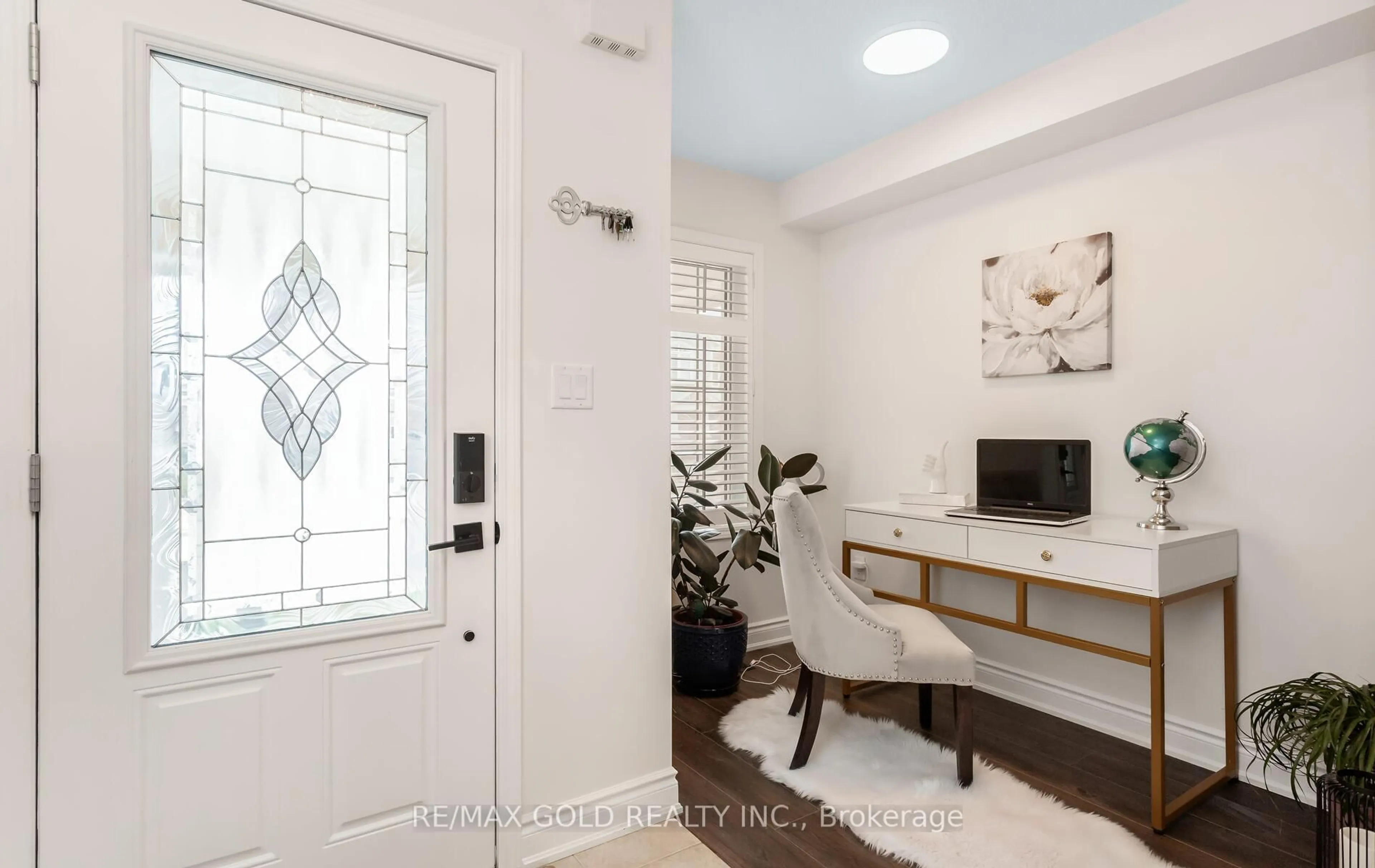 Indoor entryway for 299 Gooding Cres, Milton Ontario L9E 0A9