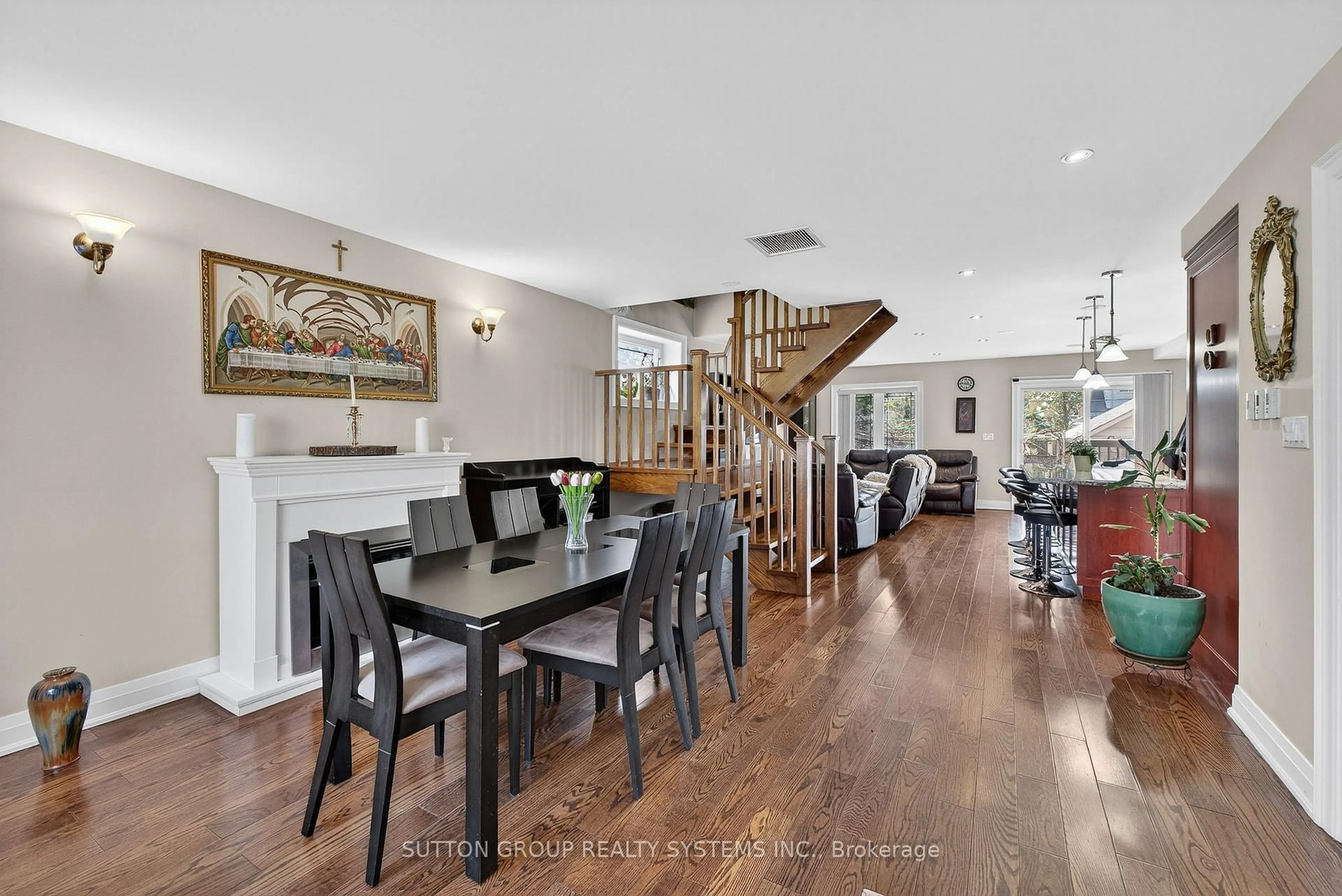 Dining room, unknown for 32 Green Lanes, Toronto Ontario M8Z 4V6