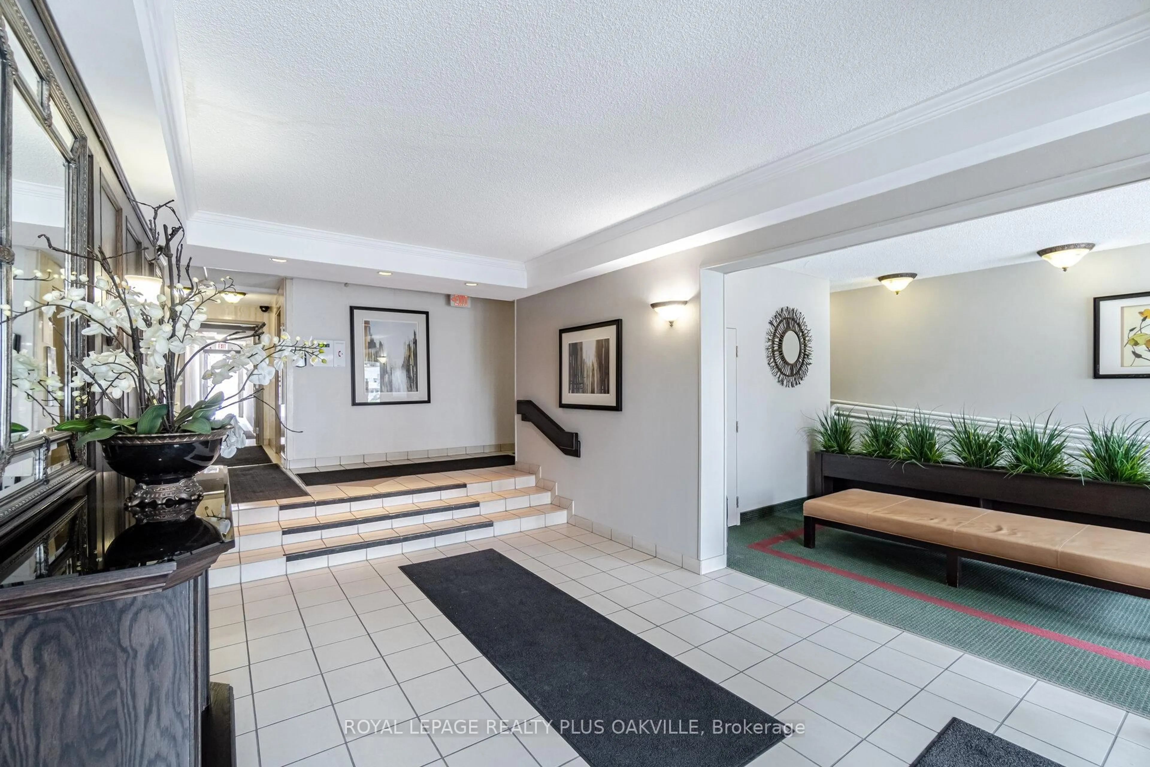 Unknown for 1225 North Shore Blvd #104, Burlington Ontario L7S 1Z6