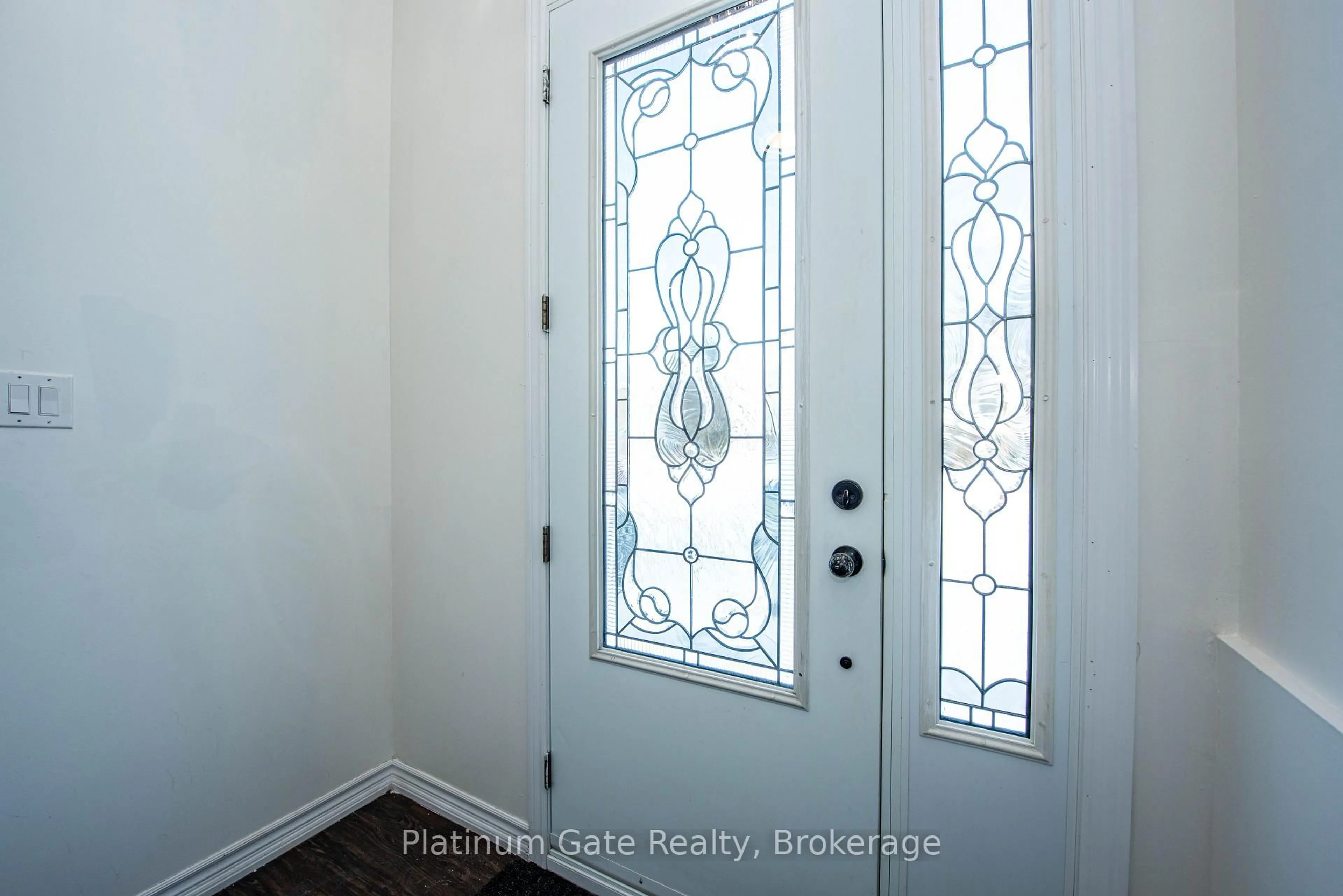 Indoor entryway for 3088 Harold Sheard Dr, Mississauga Ontario L4T 1V5