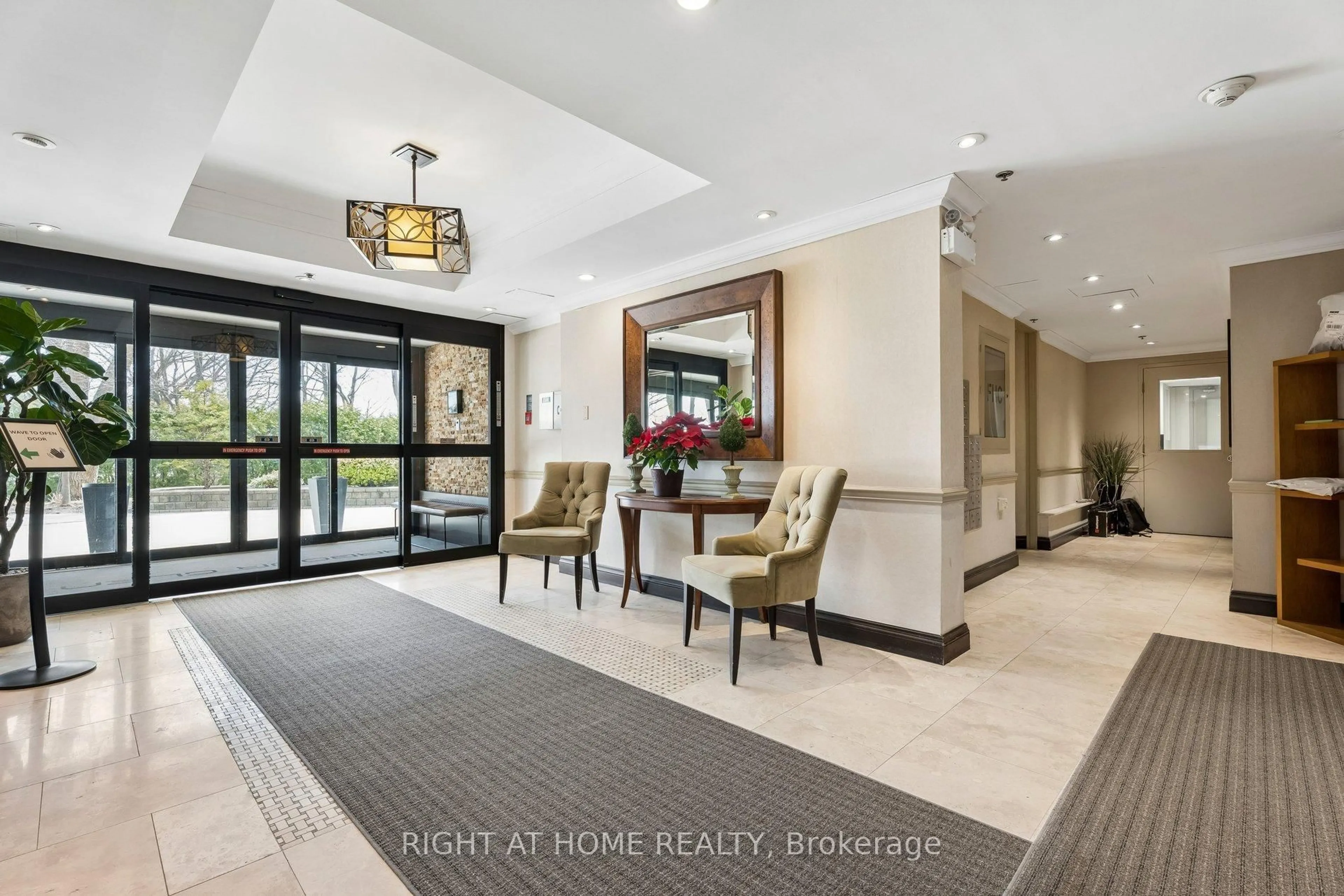 Indoor foyer for 212 Kerr St #207, Oakville Ontario L6K 3B1