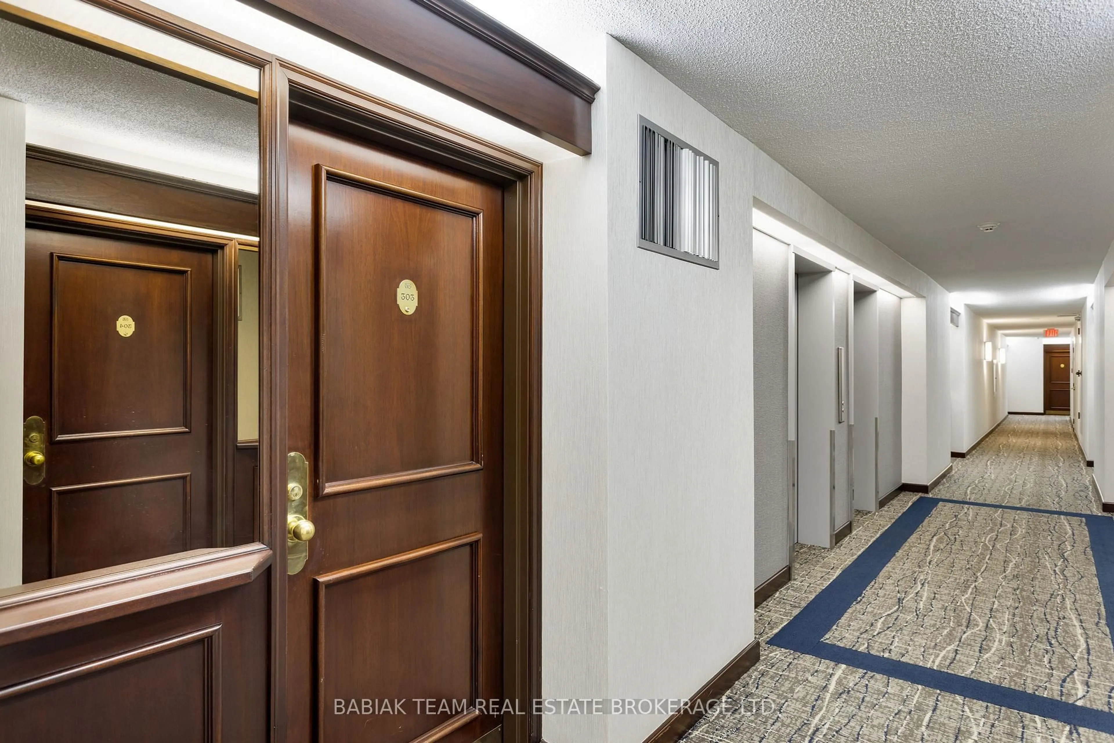 Indoor foyer for 1300 Islington Ave #303, Toronto Ontario M9A 5C4