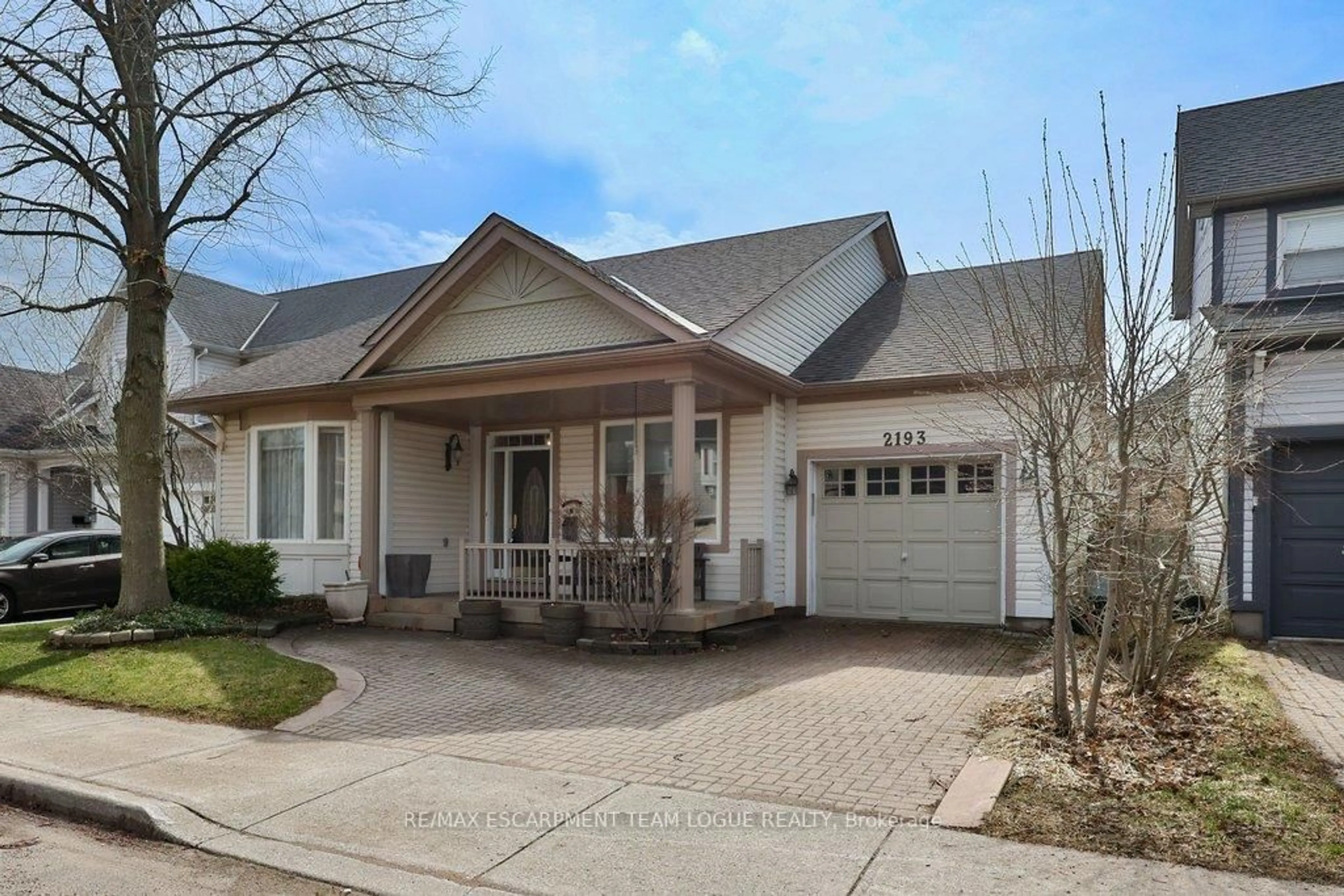 Home with brick exterior material, street for 2193 Woodglen Cres, Burlington Ontario L7L 6G9