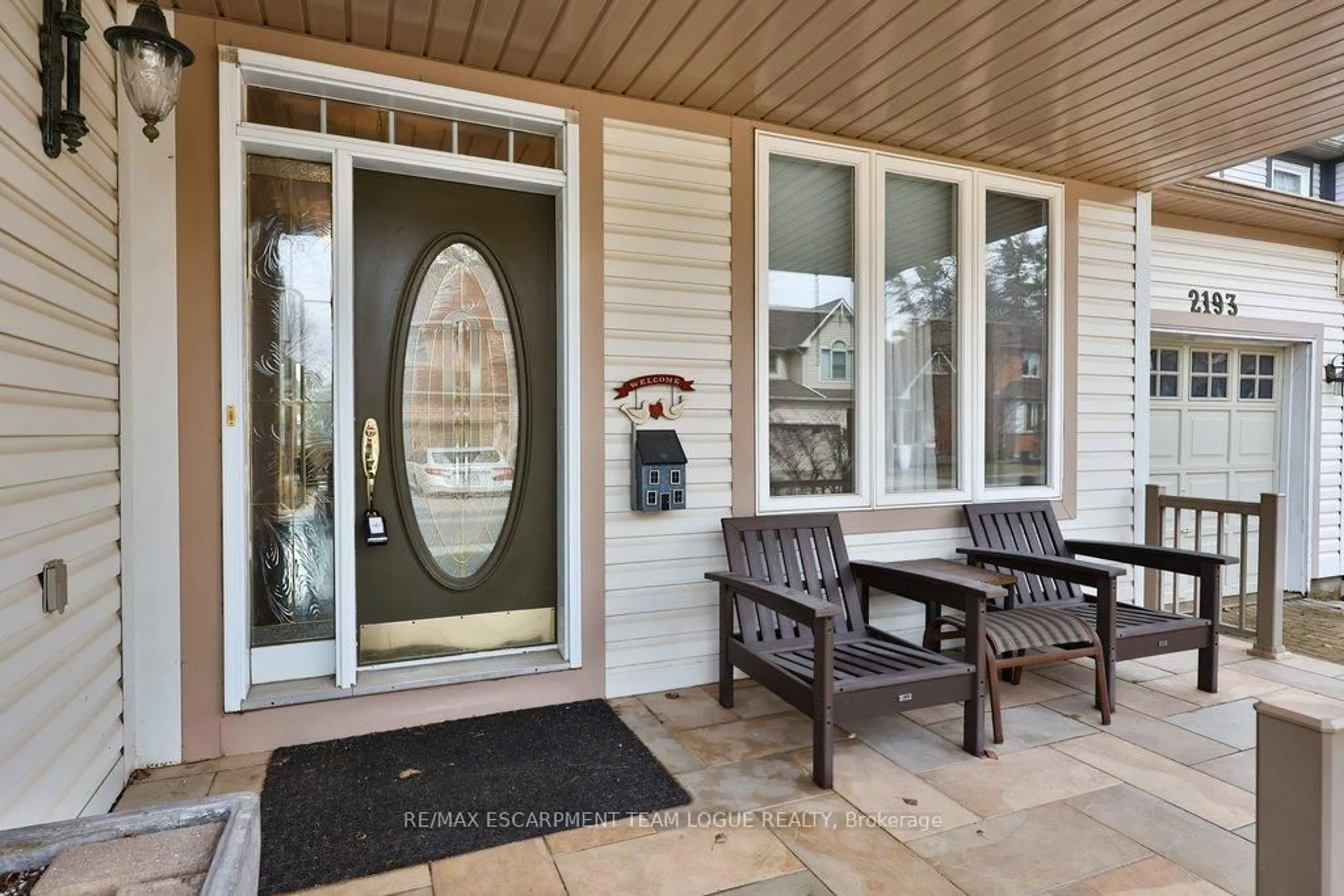 Indoor entryway for 2193 Woodglen Cres, Burlington Ontario L7L 6G9