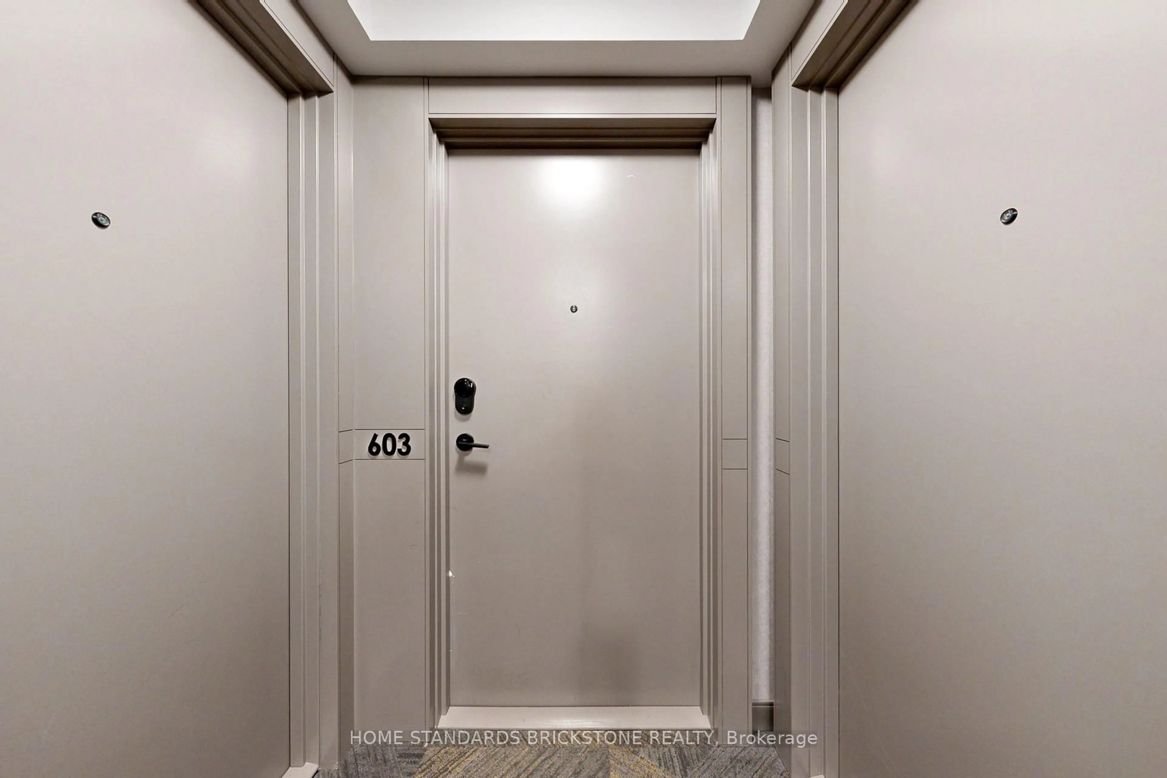 Indoor foyer for 4675 Metcalfe Ave #603, Mississauga Ontario L5M 0A8