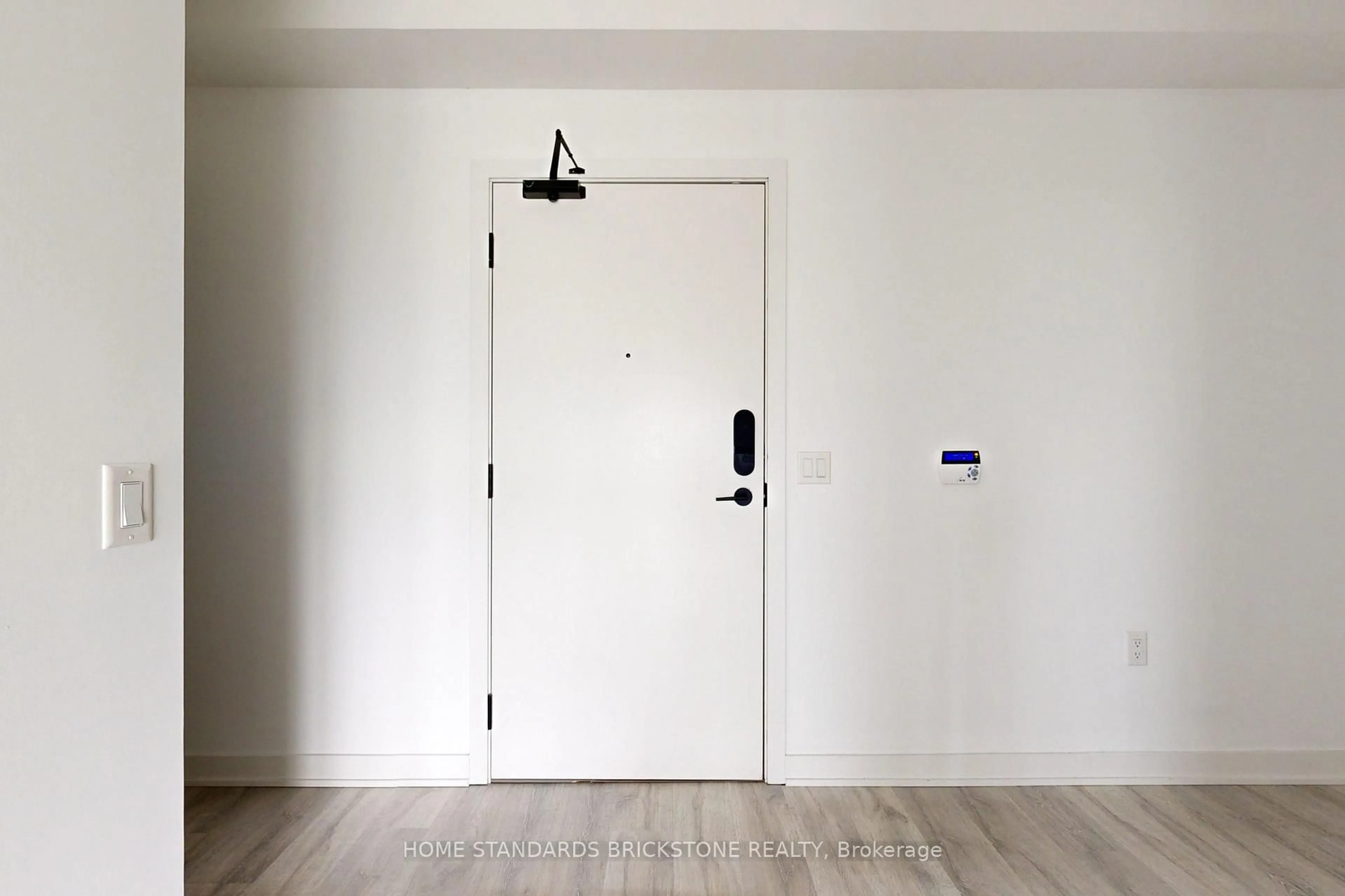 Indoor entryway for 4675 Metcalfe Ave #603, Mississauga Ontario L5M 0A8