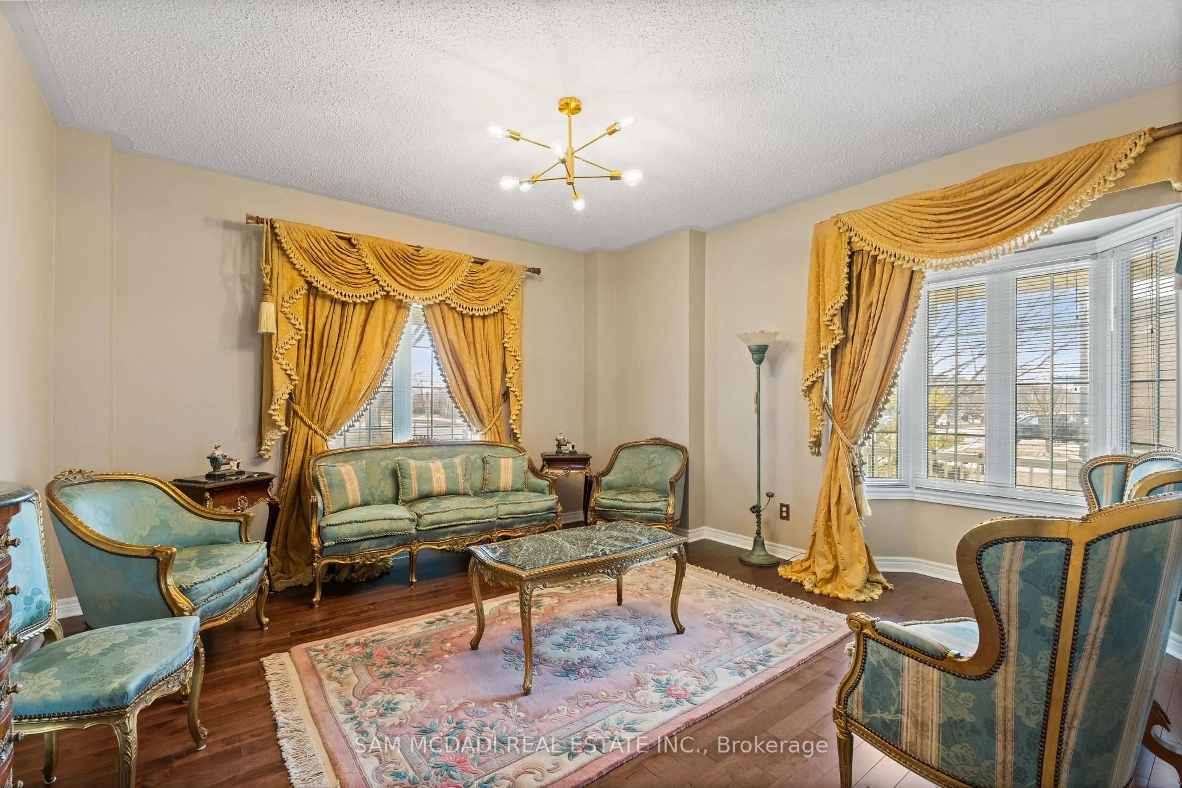 Living room with furniture, unknown for 5625 Passion Flower Blvd, Mississauga Ontario L5M 7N2