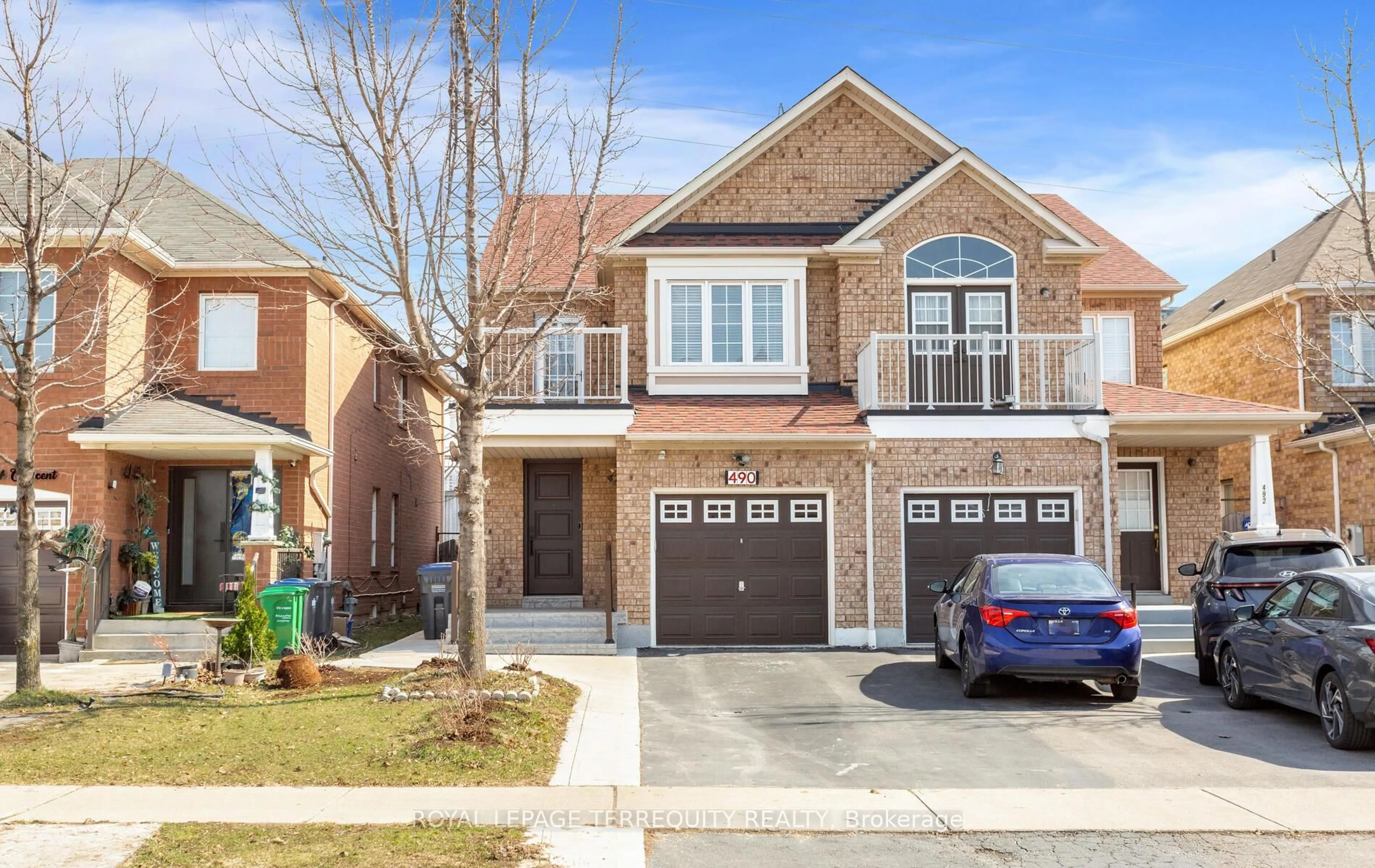 Home with brick exterior material, street for 490 Orange Walk Cres, Mississauga Ontario L5R 0A5