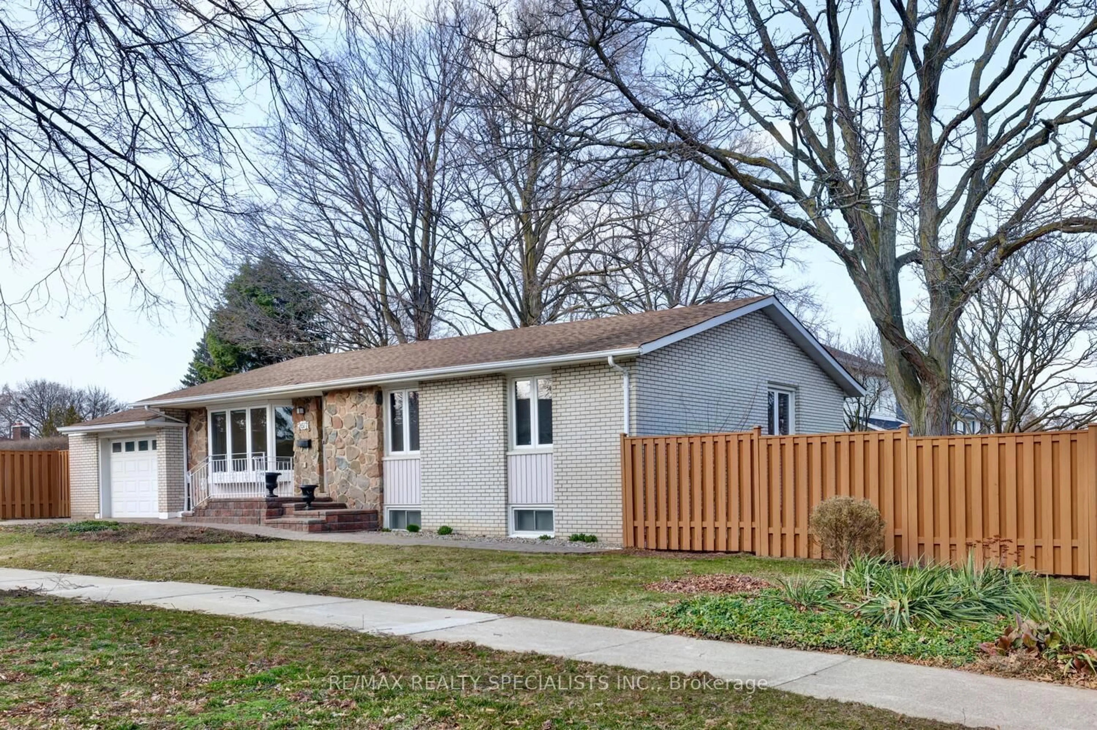 Home with brick exterior material, street for 2617 Cushing Rd, Mississauga Ontario L5H 1X4