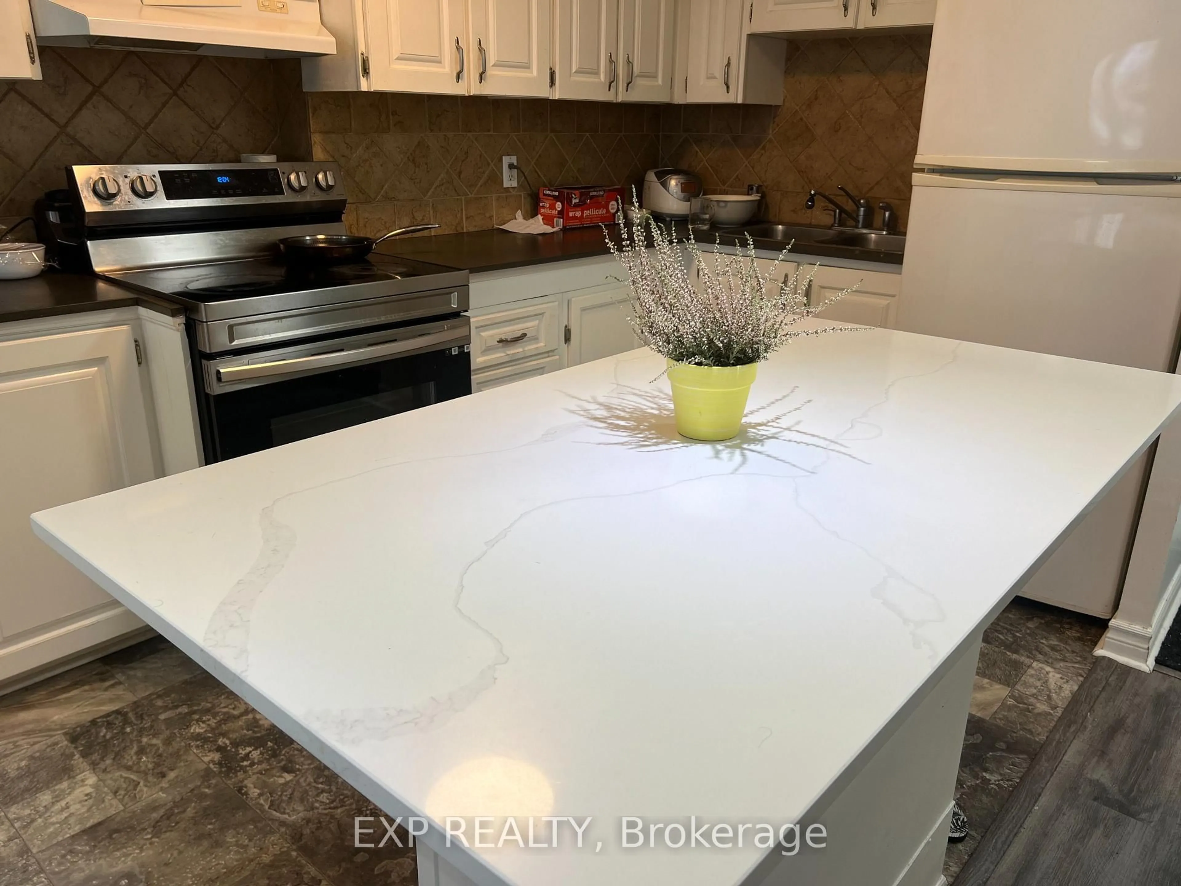 Unknown for 3040 Constitution Blvd, Mississauga Ontario L4Y 3X7