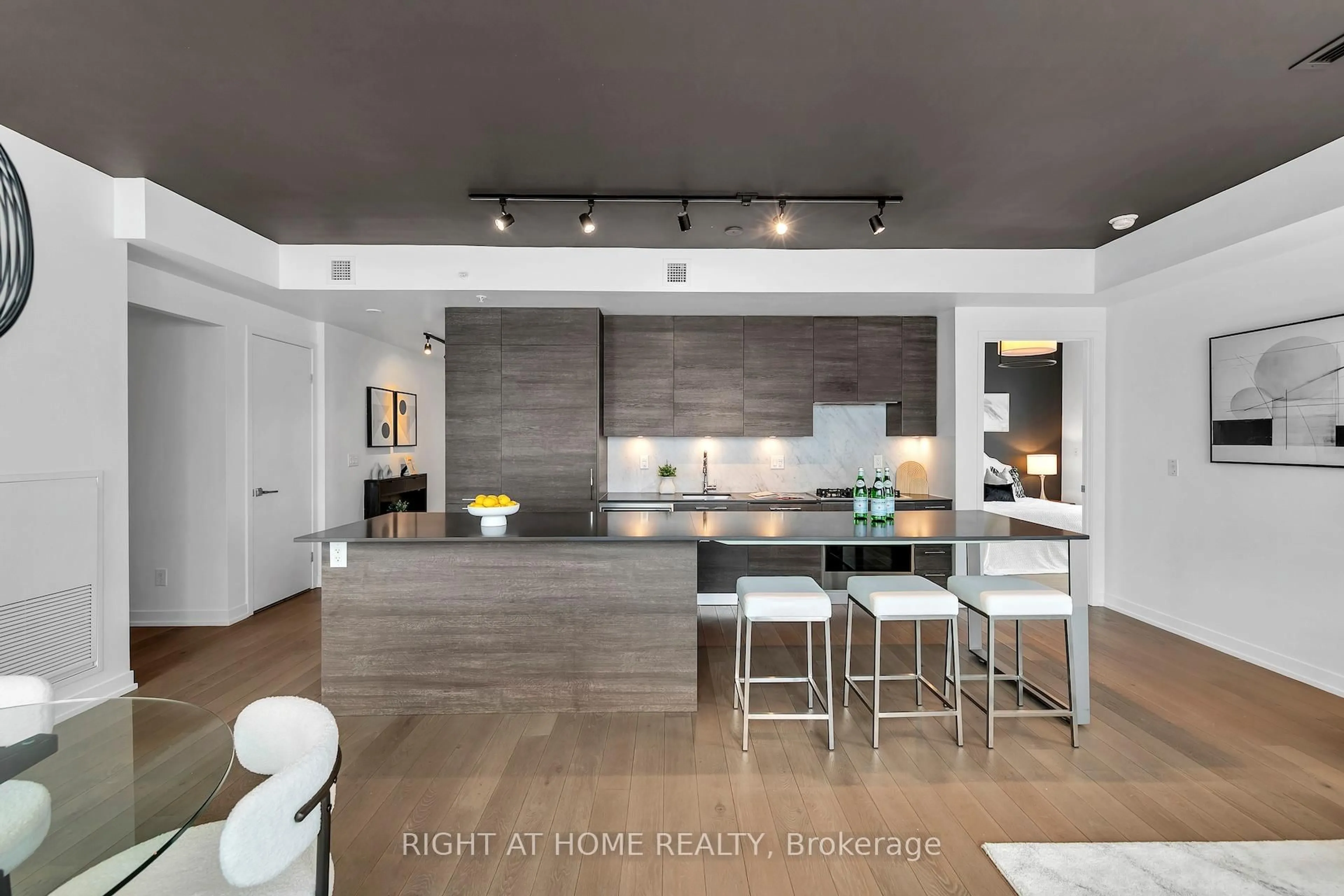 Open concept kitchen, unknown for 530 Indian Grve #613, Toronto Ontario M6P 0B3