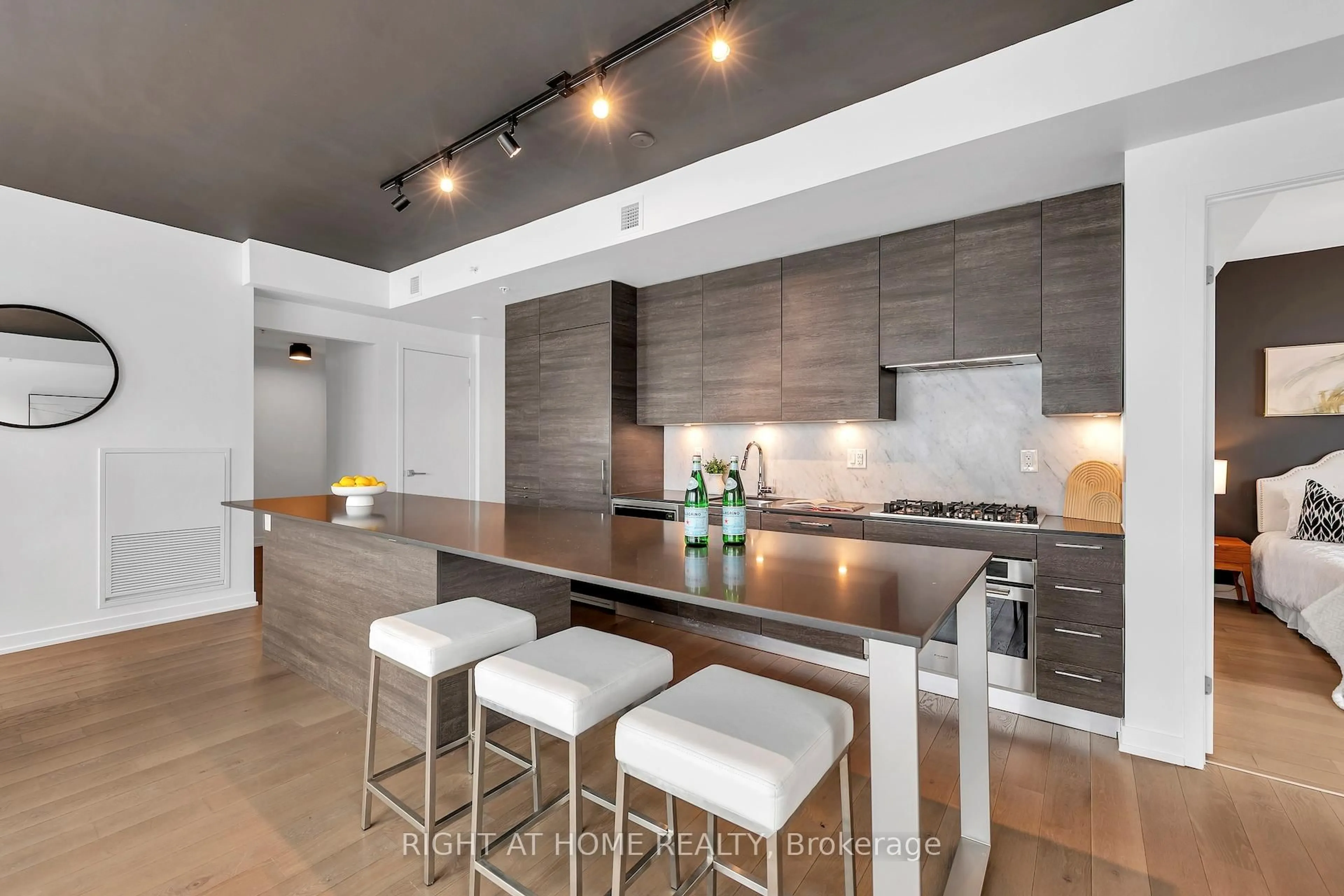 Contemporary kitchen, unknown for 530 Indian Grve #613, Toronto Ontario M6P 0B3