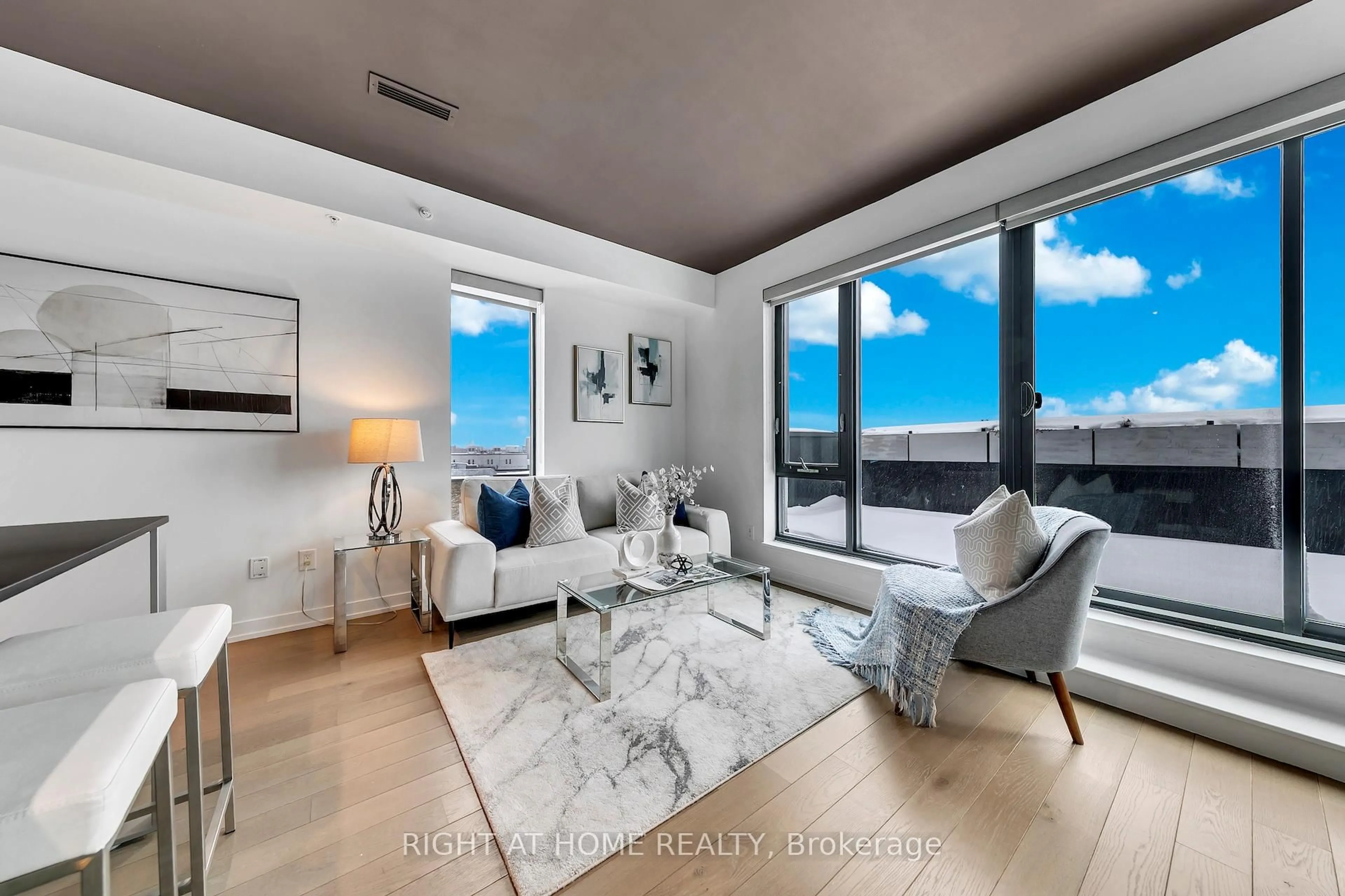 Living room with furniture, unknown for 530 Indian Grve #613, Toronto Ontario M6P 0B3