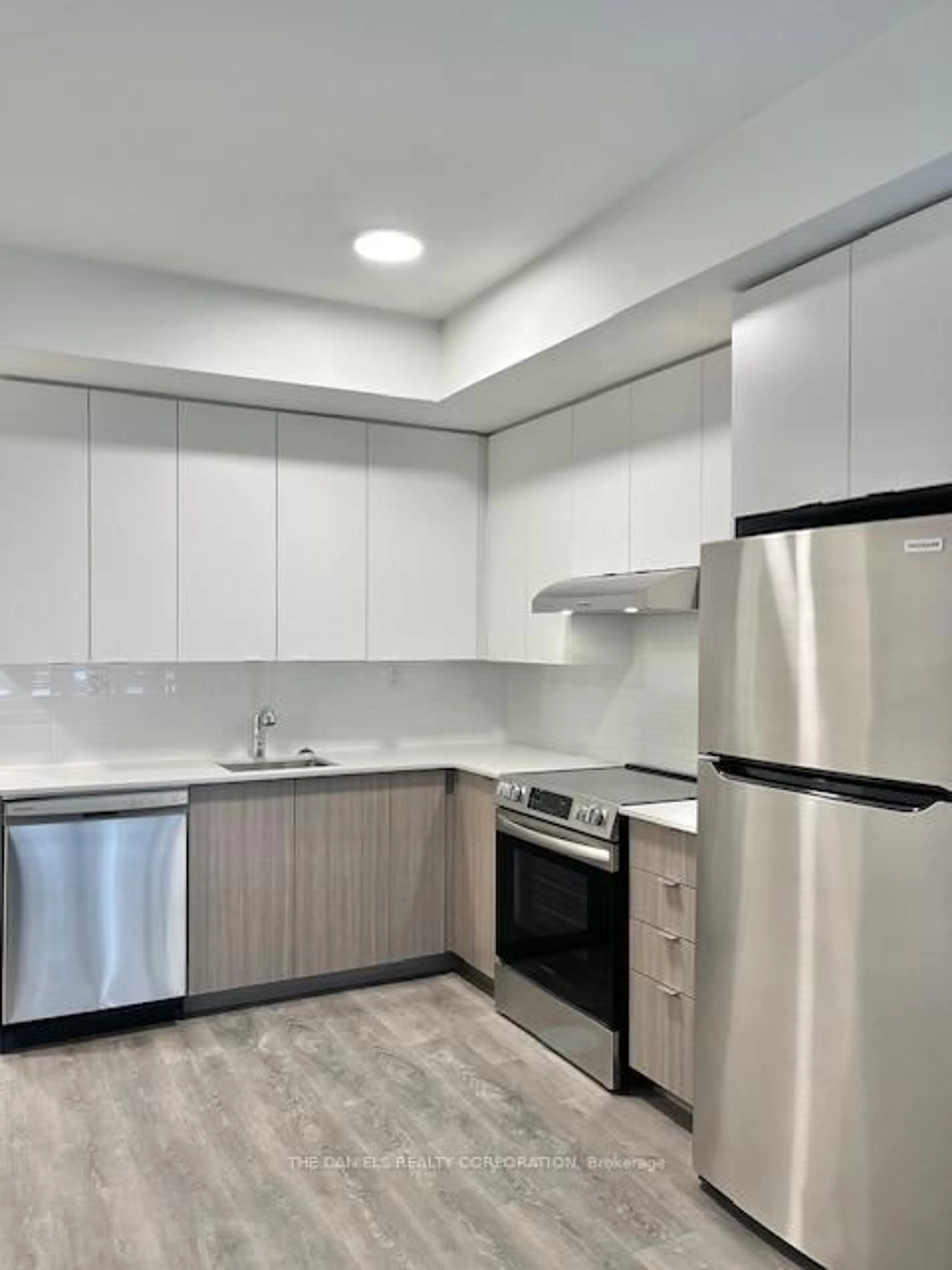 Standard kitchen, unknown for 135 Canon Jackson Dr #110, Toronto Ontario M6M 0C3