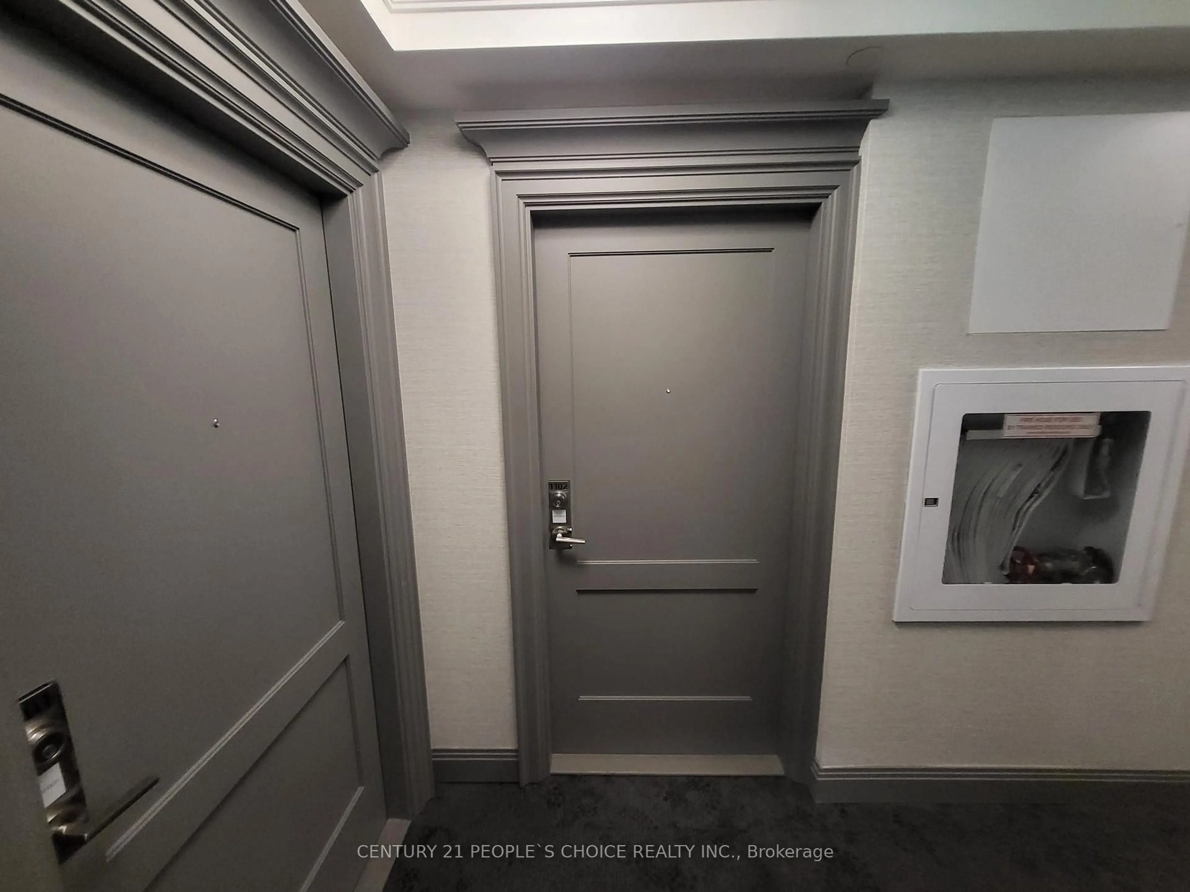 Indoor foyer for 30 Elm Dr #1102, Mississauga Ontario L5B 1L9