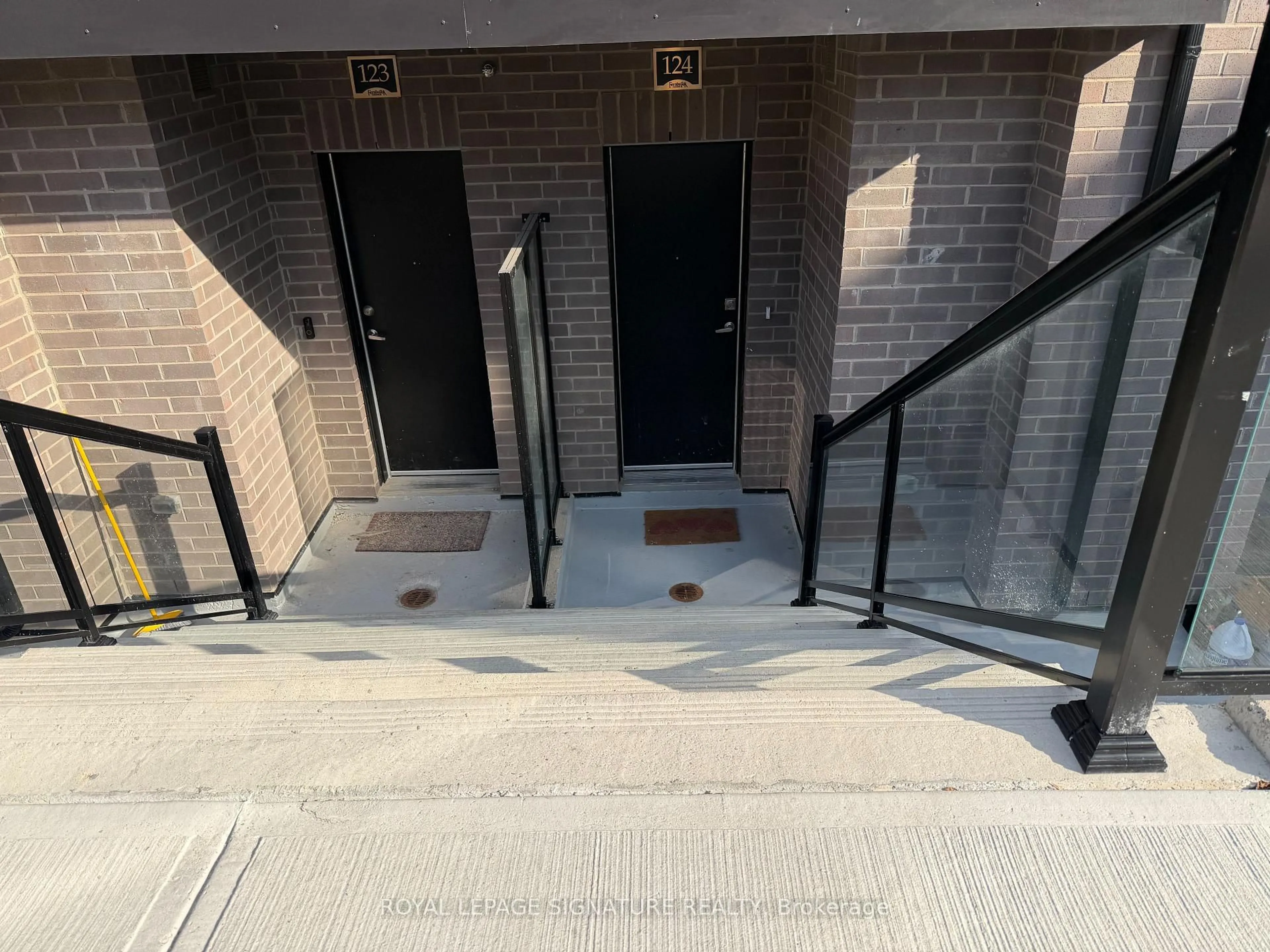 Unknown for 1597 Rose Way #124, Milton Ontario L9E 0J3