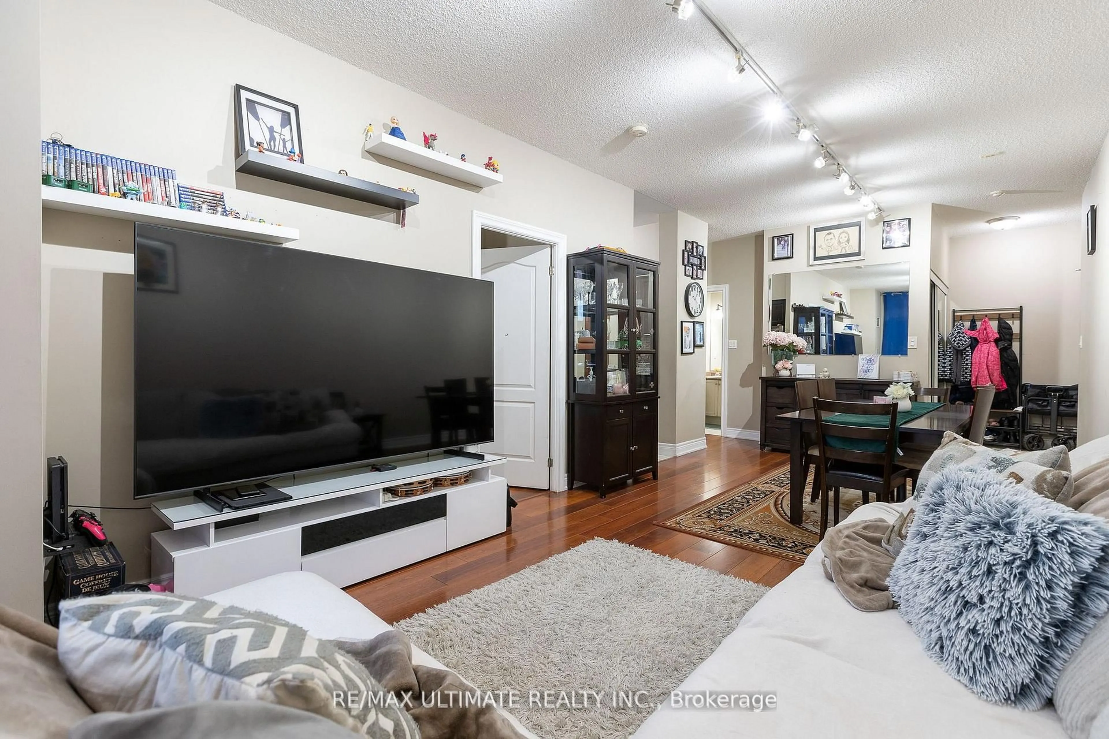 Living room with furniture, unknown for 2772 Keele St #105, Toronto Ontario M3M 0A3