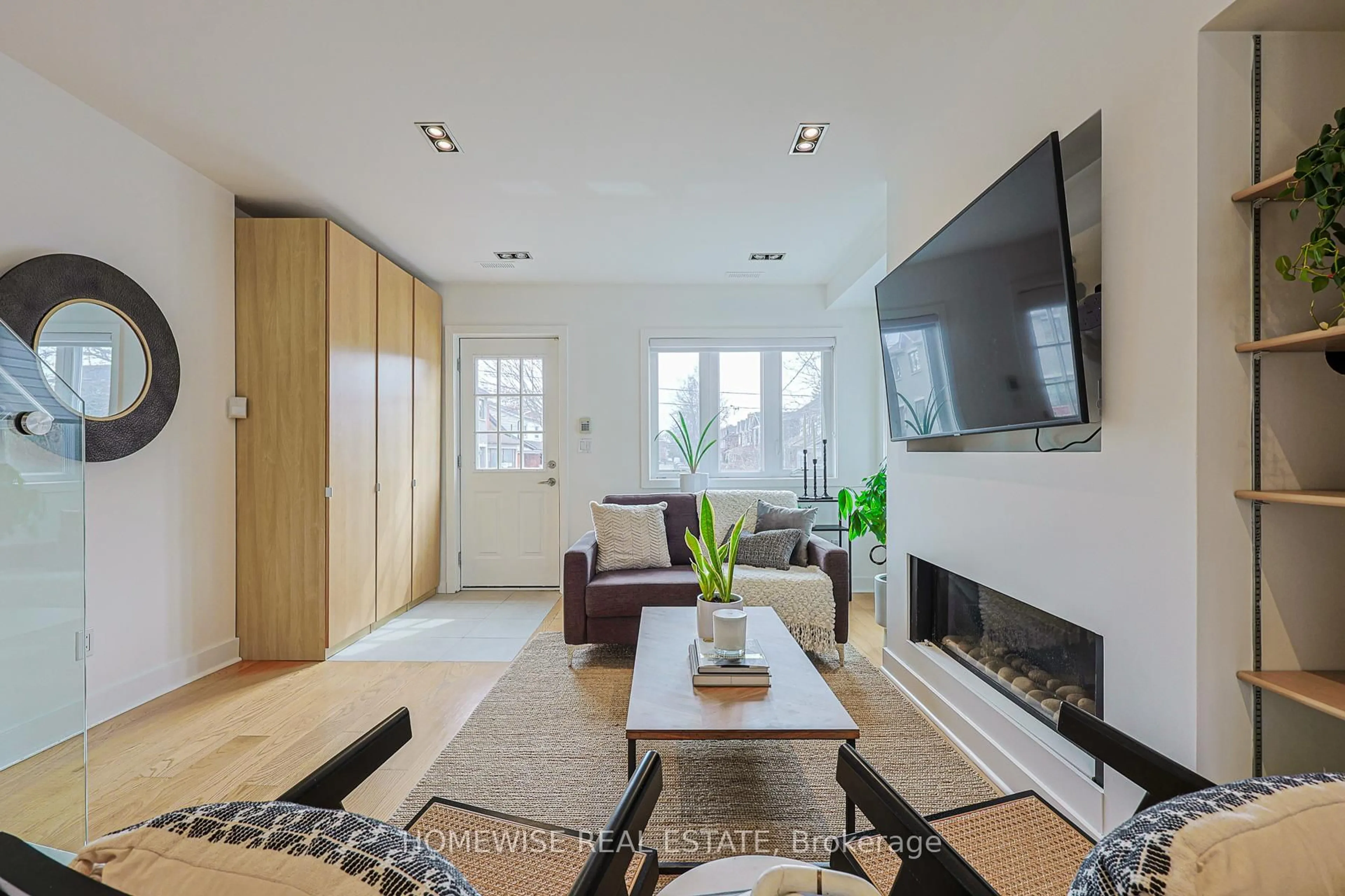 Living room with furniture, unknown for 12 Leeds St, Toronto Ontario M6G 1N7