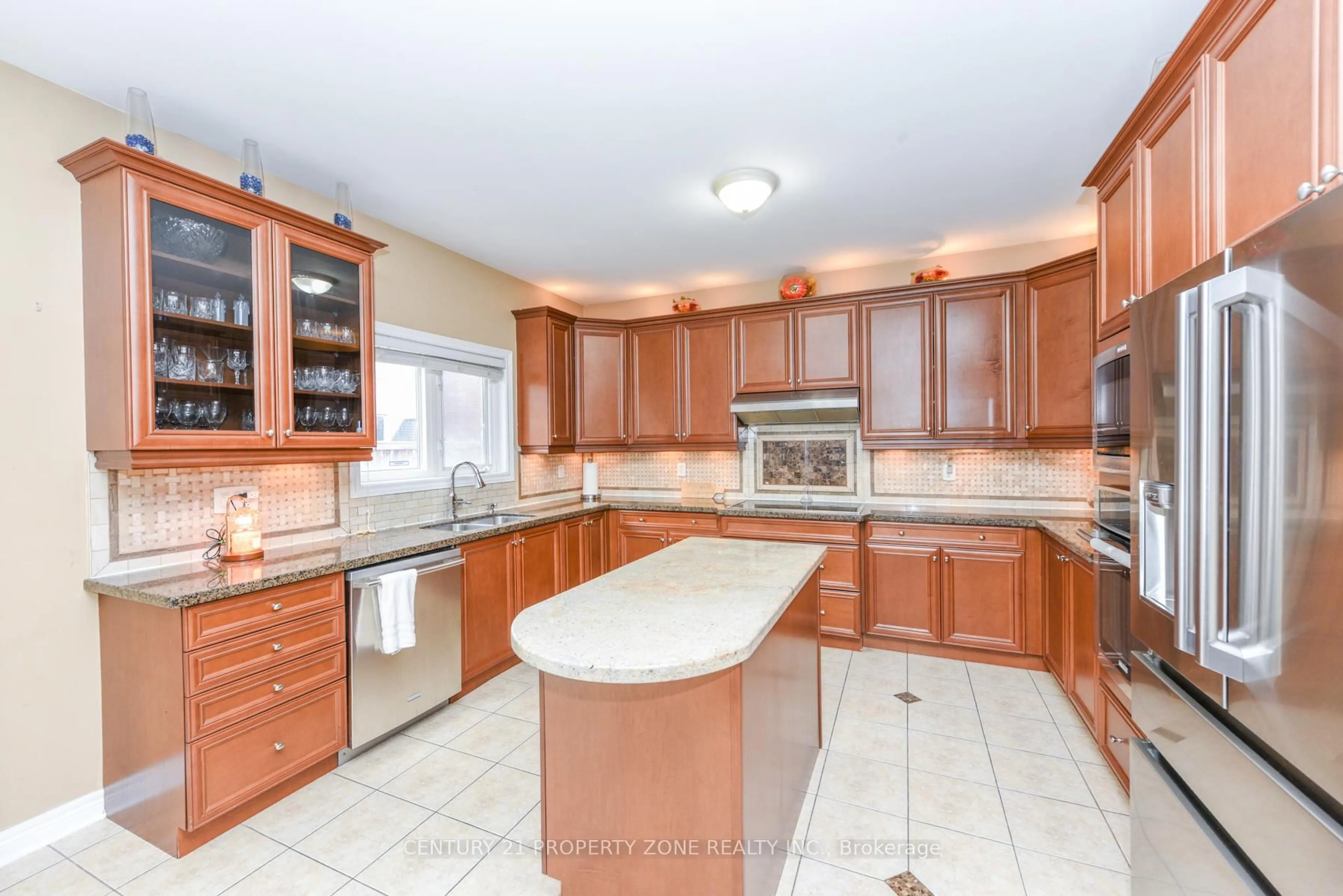 Open concept kitchen, ceramic/tile floor for 24 Jacksonville Dr, Brampton Ontario L6P 2Z3