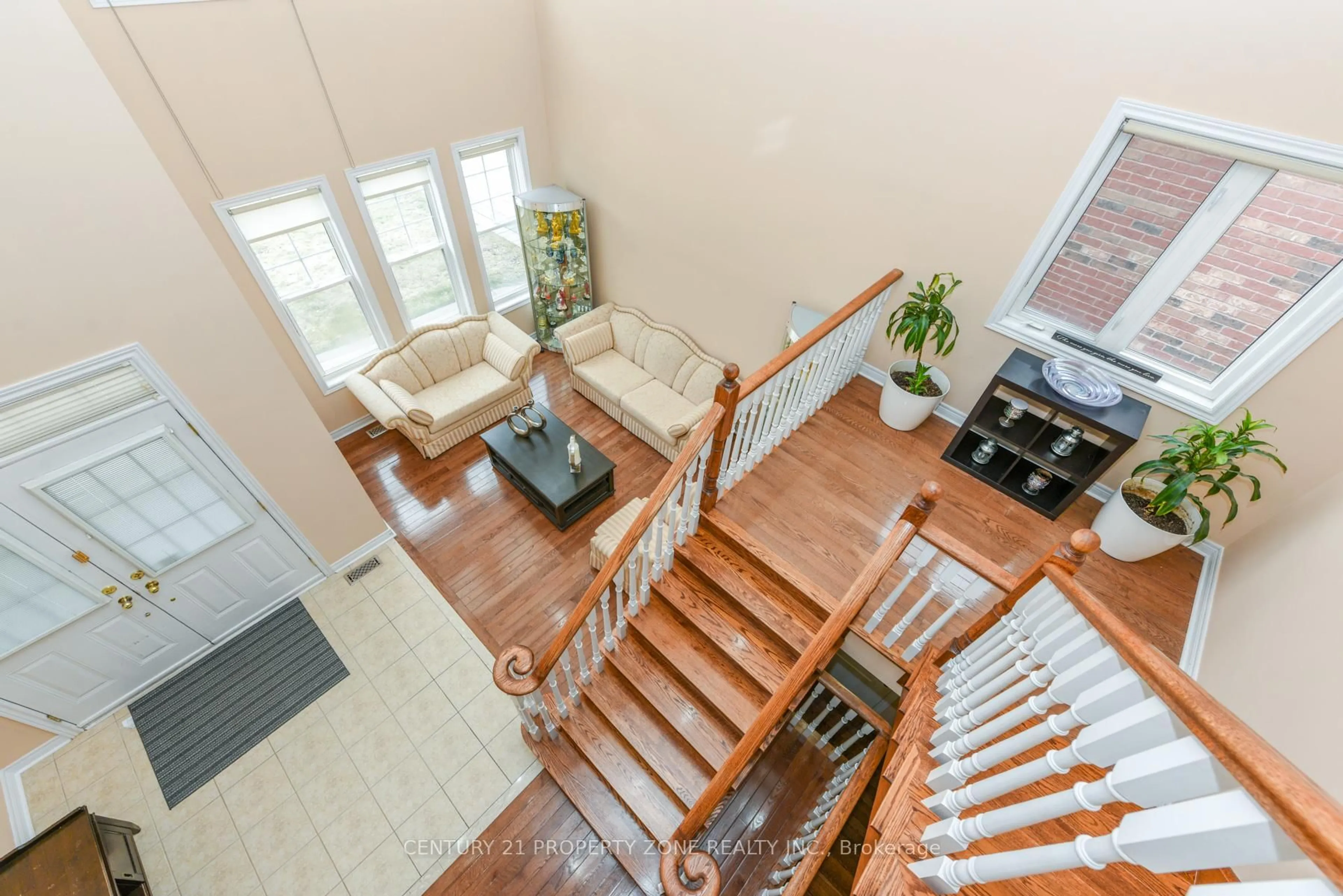 Indoor foyer for 24 Jacksonville Dr, Brampton Ontario L6P 2Z3