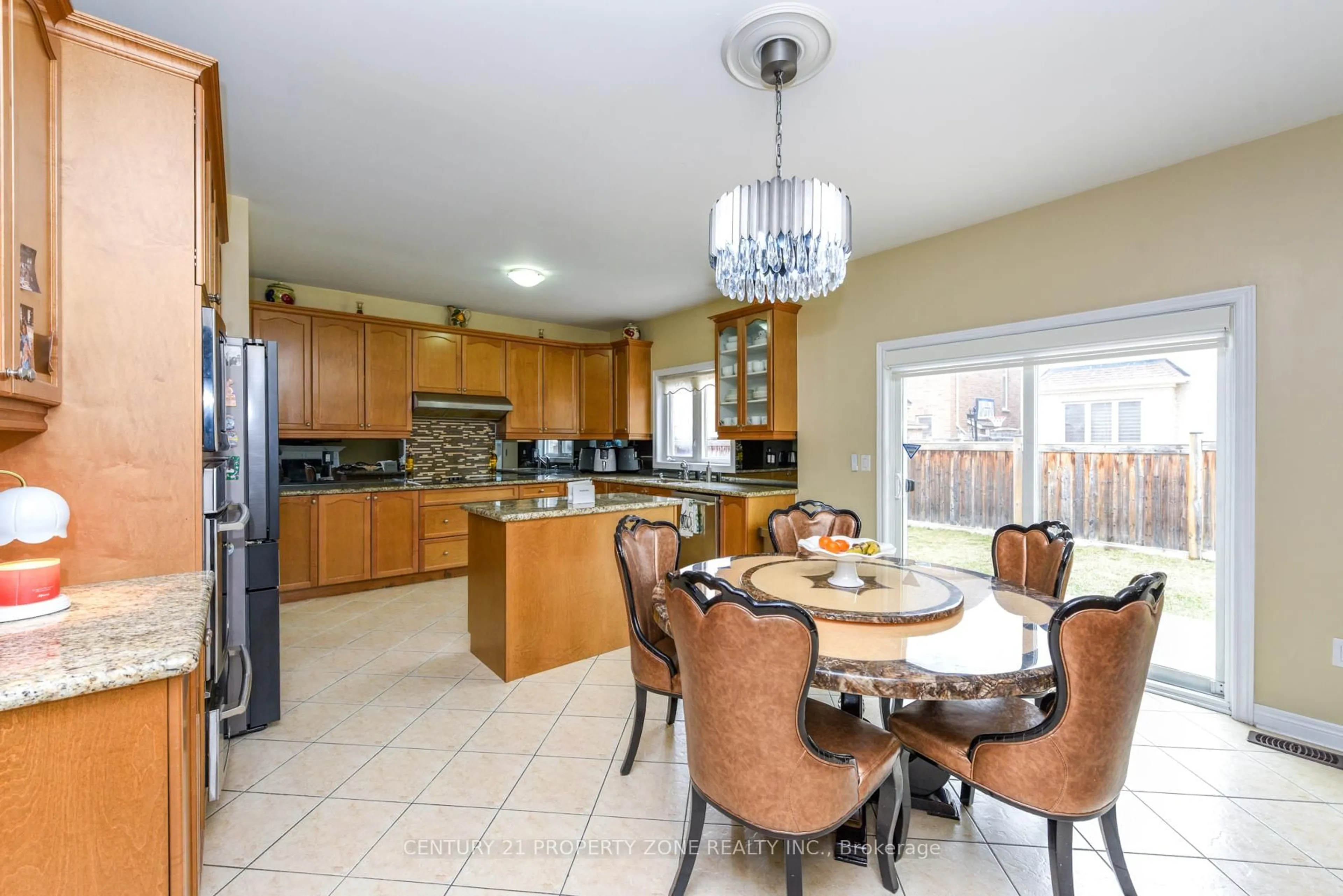 Open concept kitchen, ceramic/tile floor for 22 Jacksonville Dr, Brampton Ontario L6P 2Z3