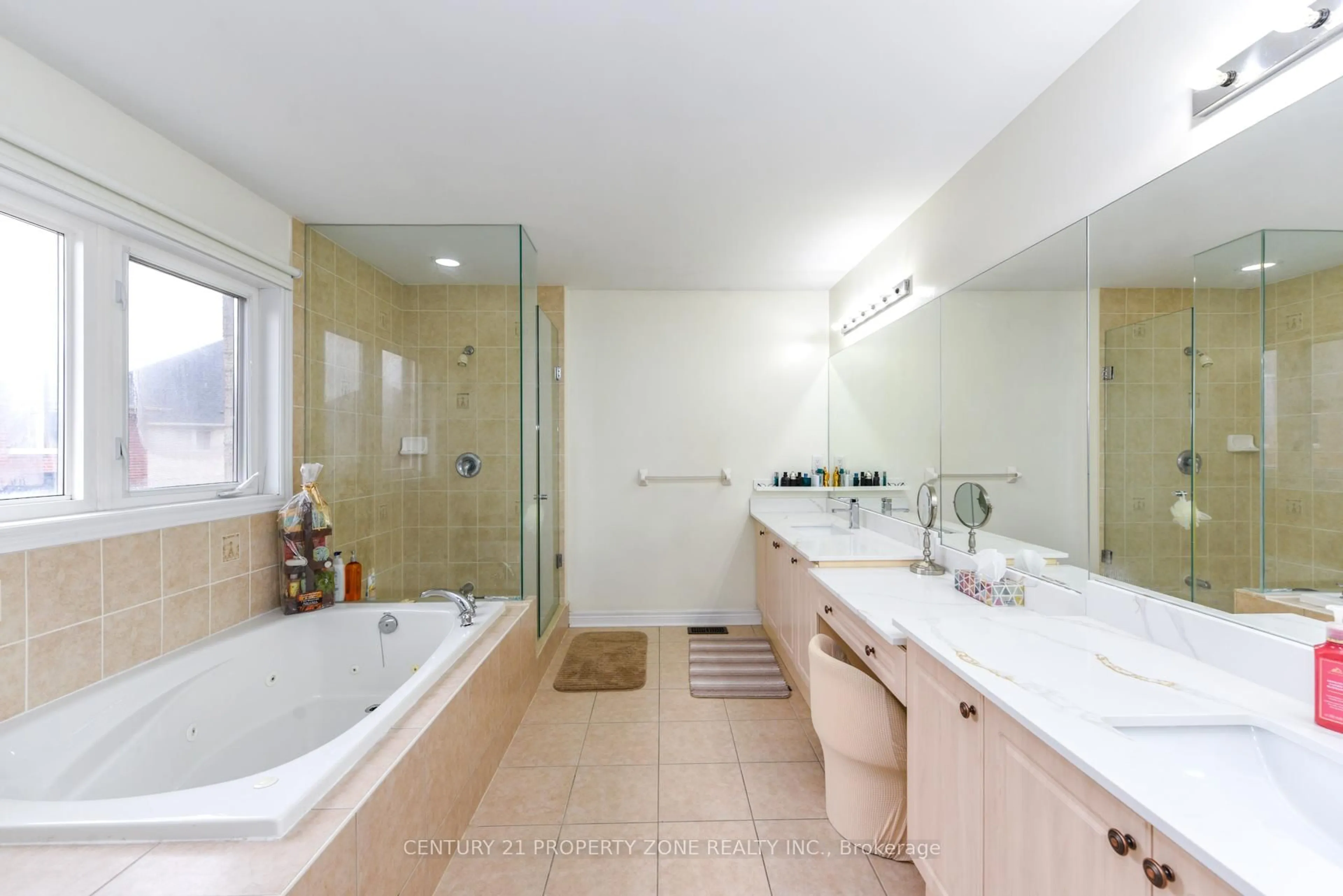 Standard bathroom, ceramic/tile floor for 22 Jacksonville Dr, Brampton Ontario L6P 2Z3