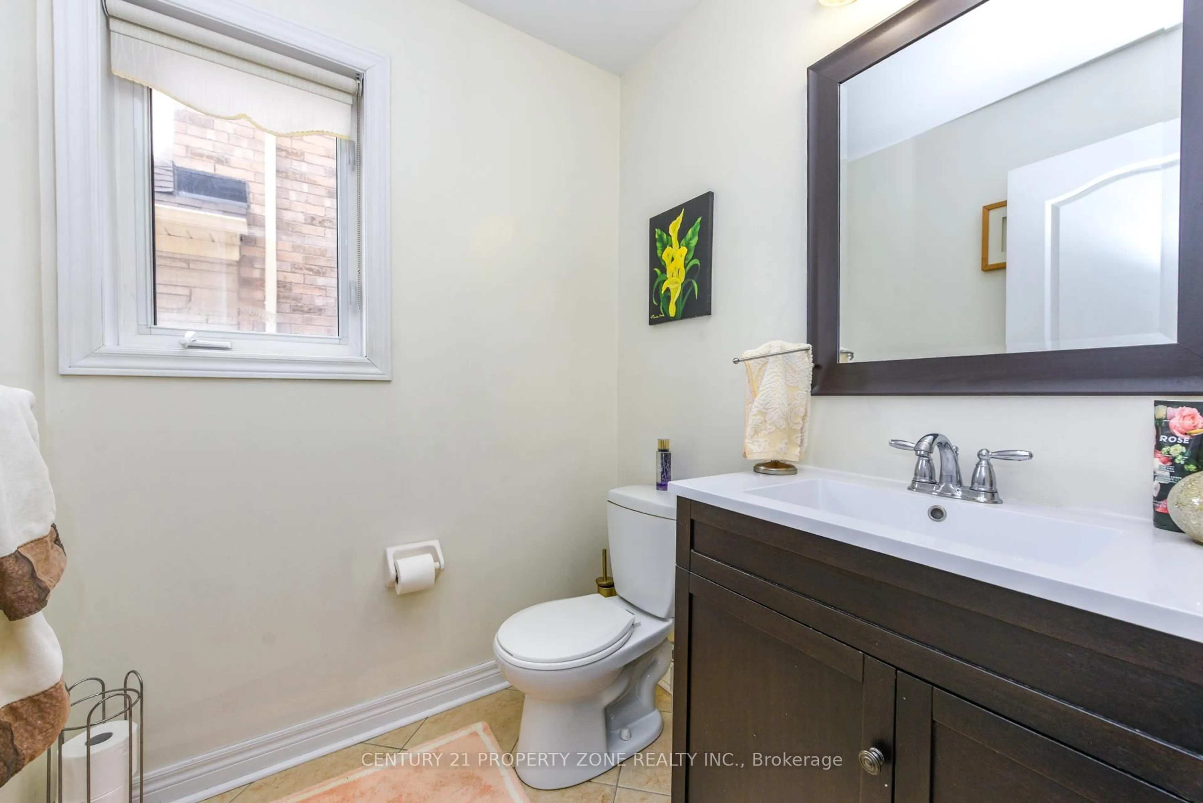 Standard bathroom, ceramic/tile floor for 22 Jacksonville Dr, Brampton Ontario L6P 2Z3