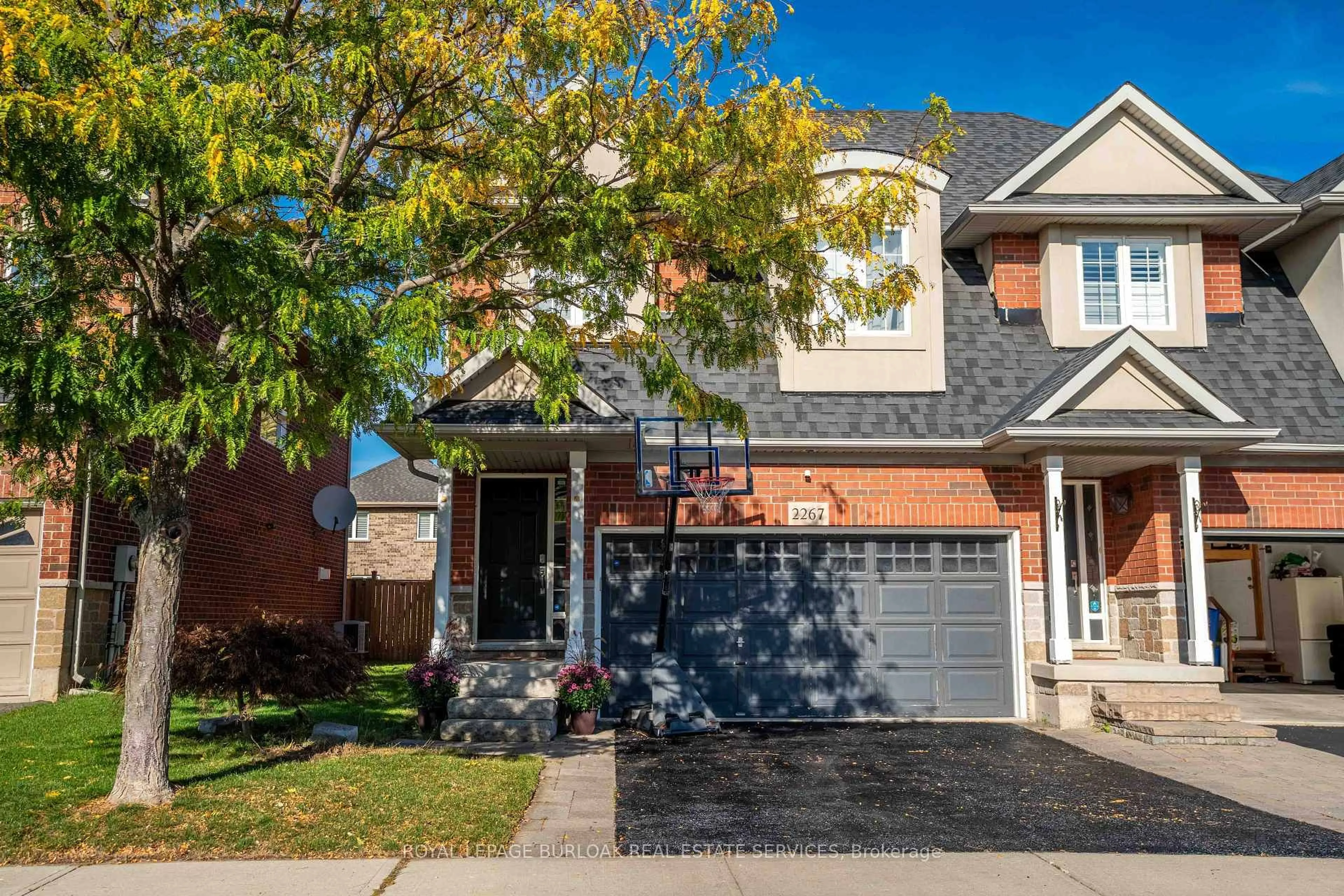 Home with brick exterior material, street for 2267 Whistling Springs Cres, Oakville Ontario L6M 5G5