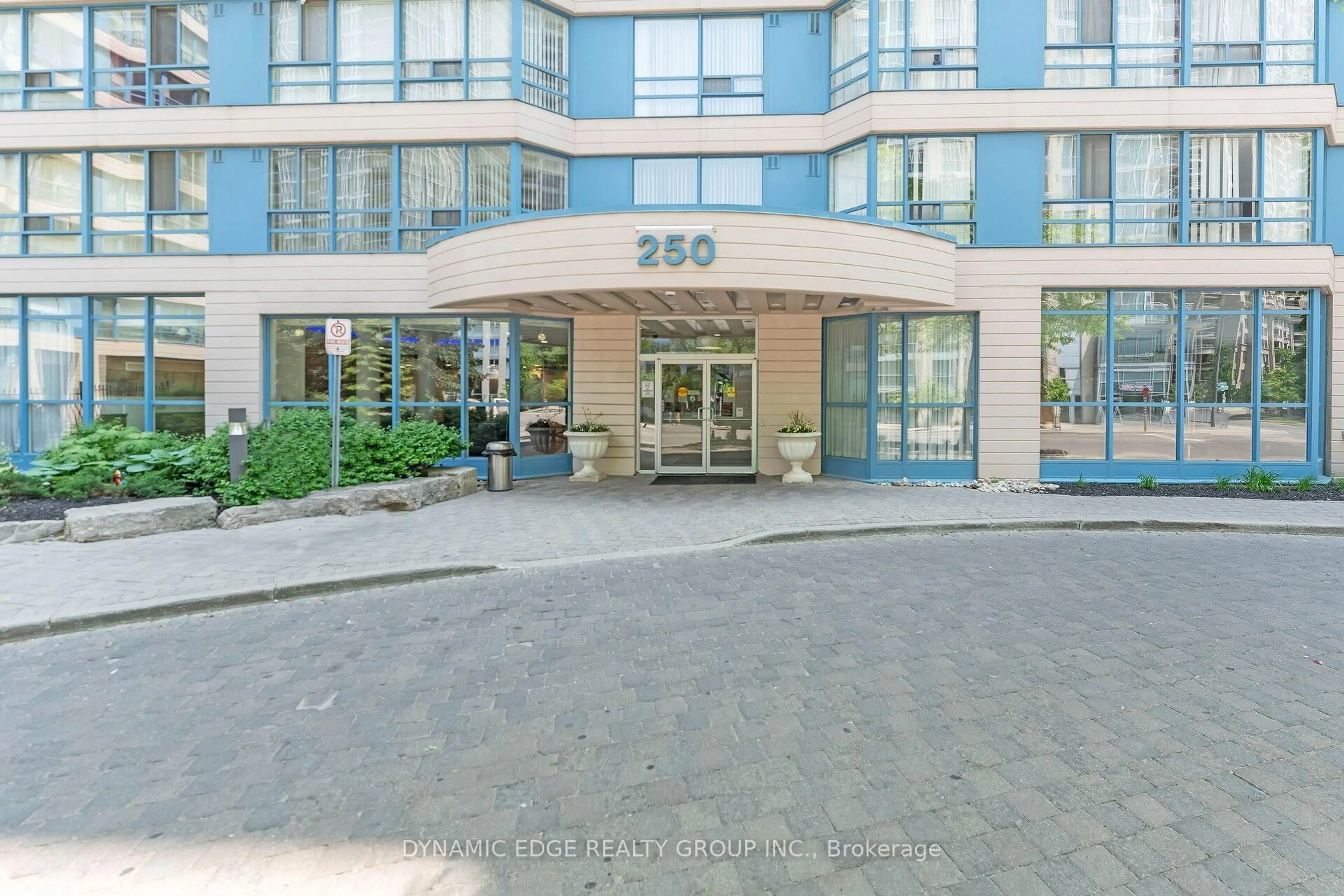 Indoor foyer for 250 Webb Dr #1607, Mississauga Ontario L5B 3Z4