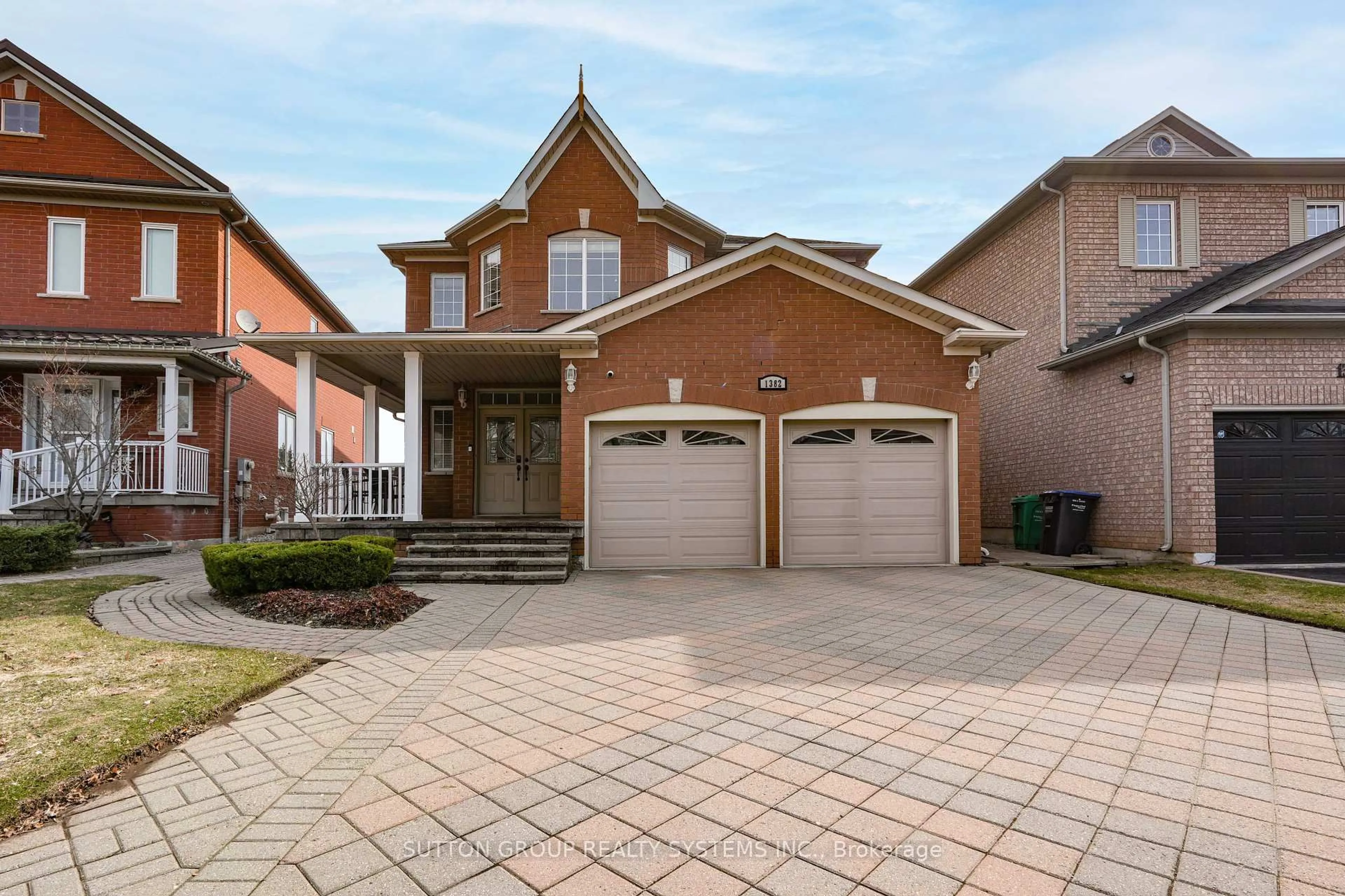 Home with brick exterior material, street for 1382 Avon Dr, Mississauga Ontario L5N 7Z3