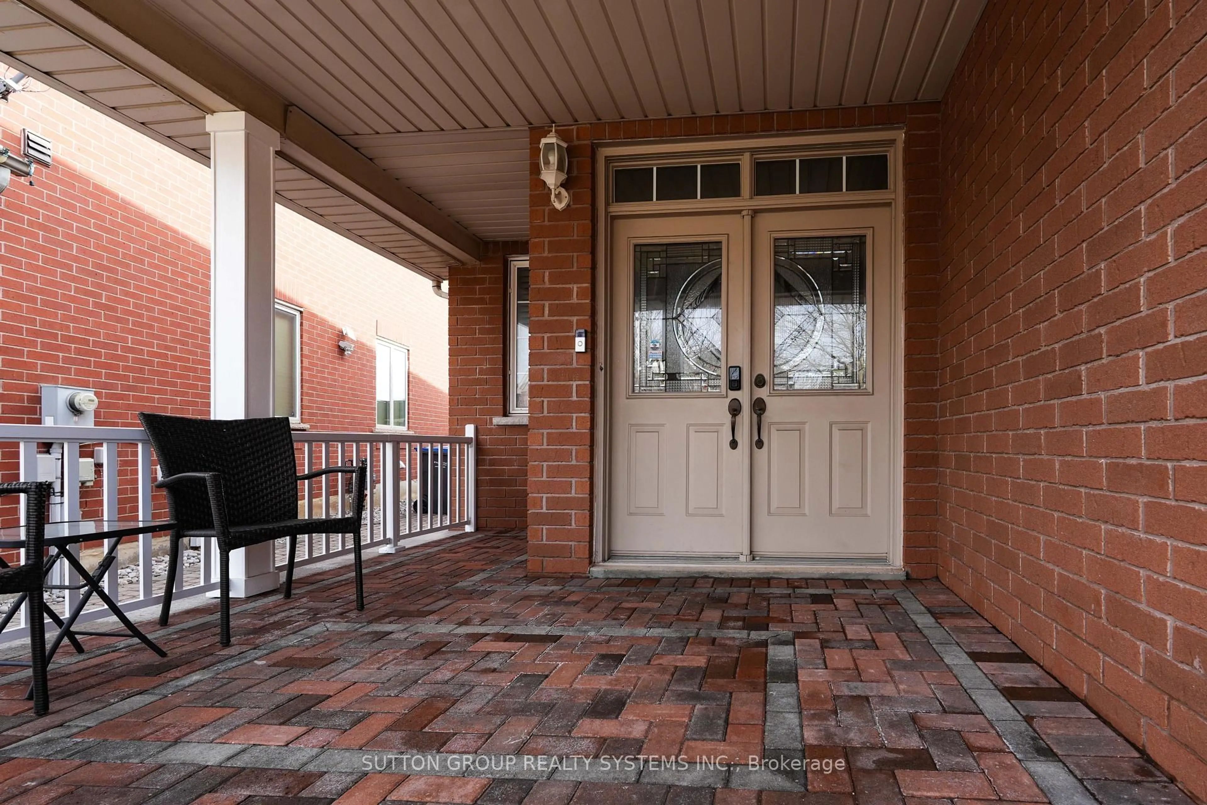 Patio, street for 1382 Avon Dr, Mississauga Ontario L5N 7Z3