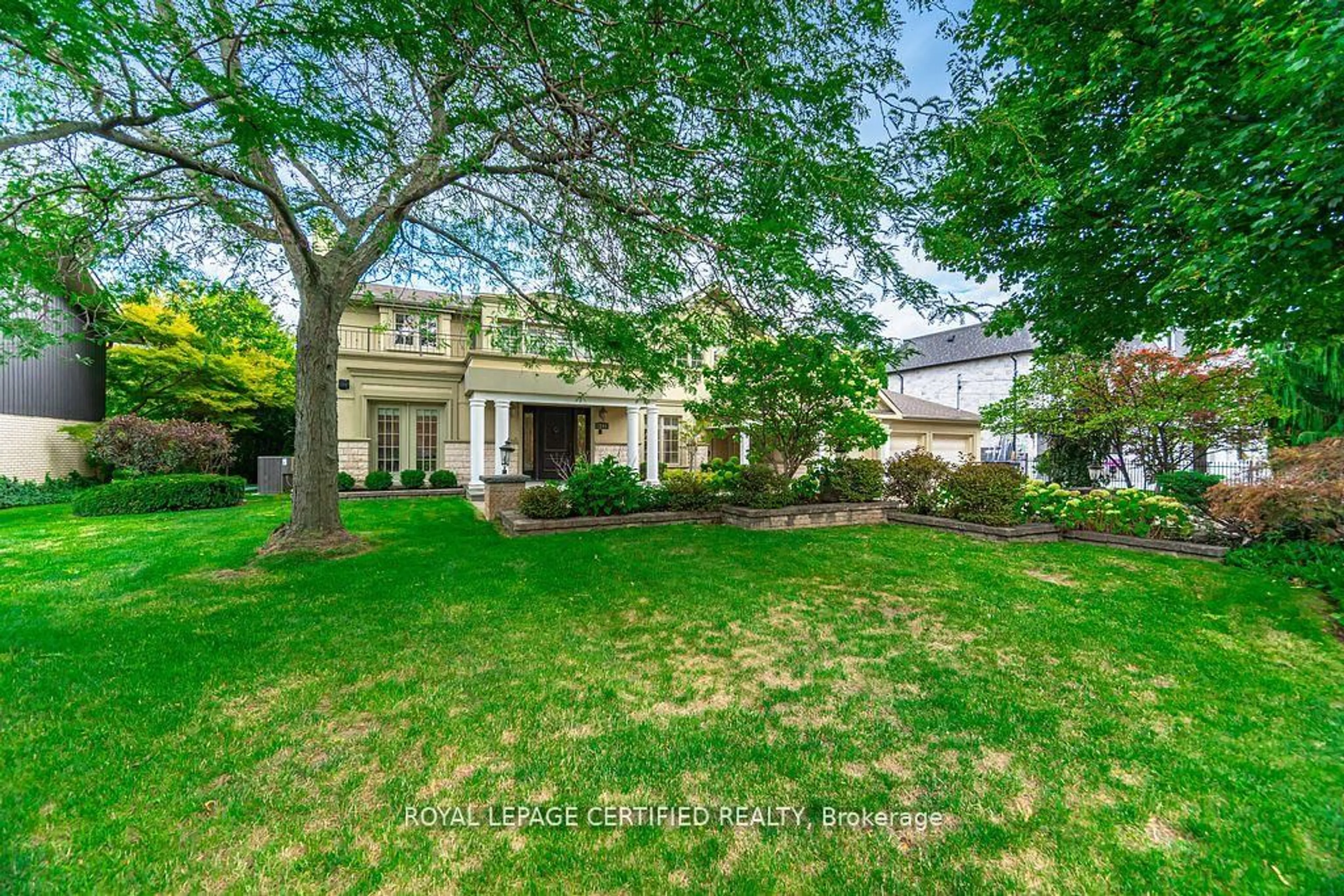 A pic from outside/outdoor area/front of a property/back of a property/a pic from drone, street for 2197 Courrier Lane, Mississauga Ontario L5C 1V1