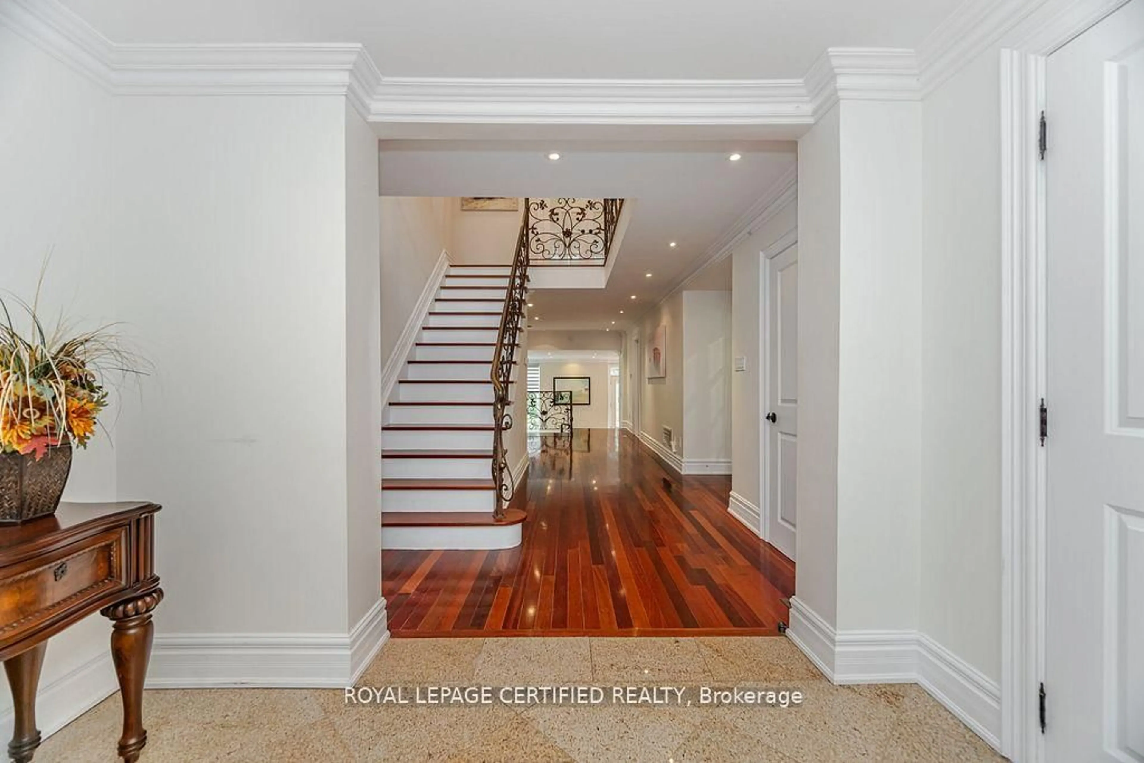 Indoor entryway for 2197 Courrier Lane, Mississauga Ontario L5C 1V1