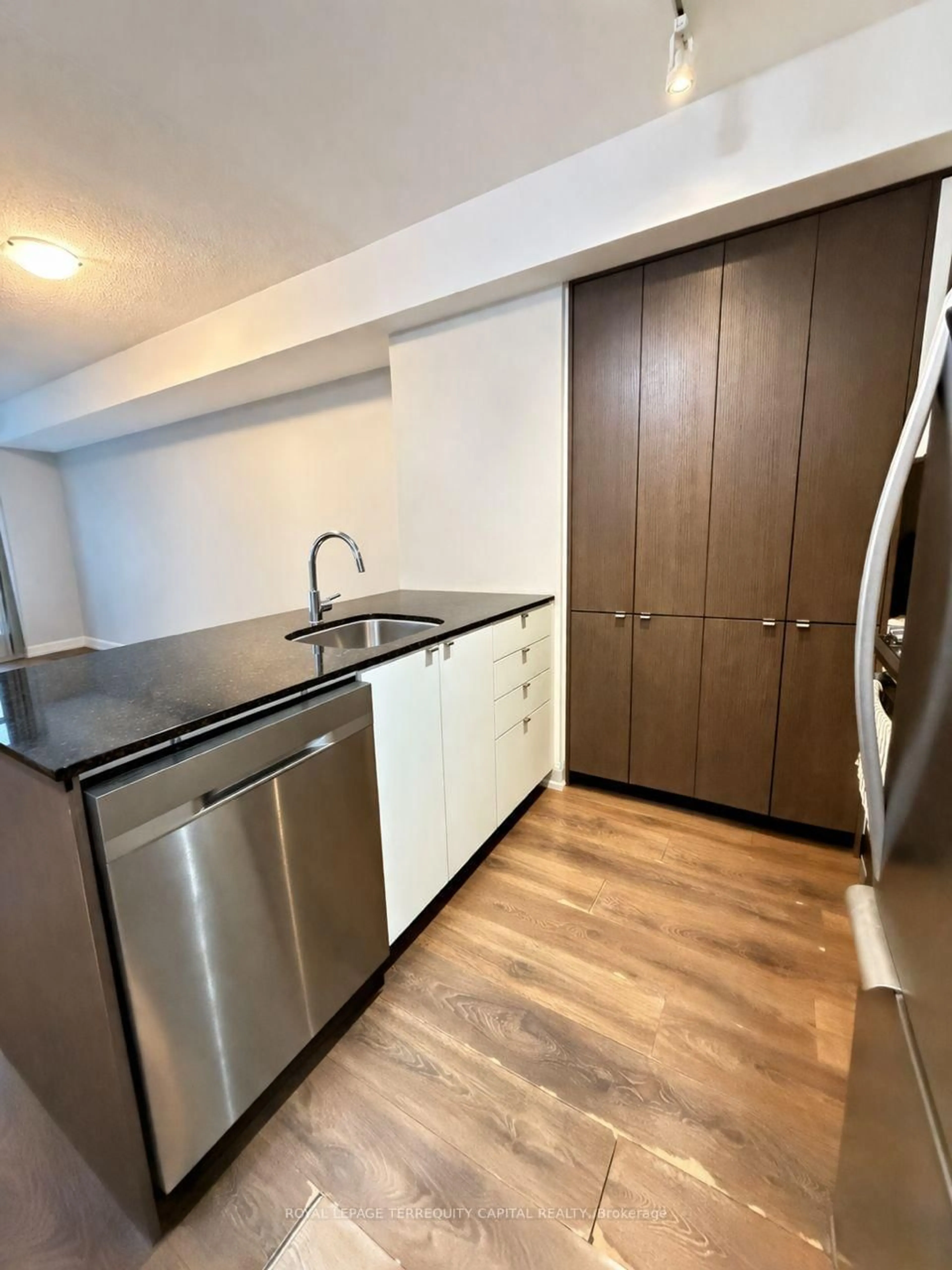 Standard kitchen, unknown for 9 Valhalla Inn Rd #1608, Toronto Ontario M9B 1S9