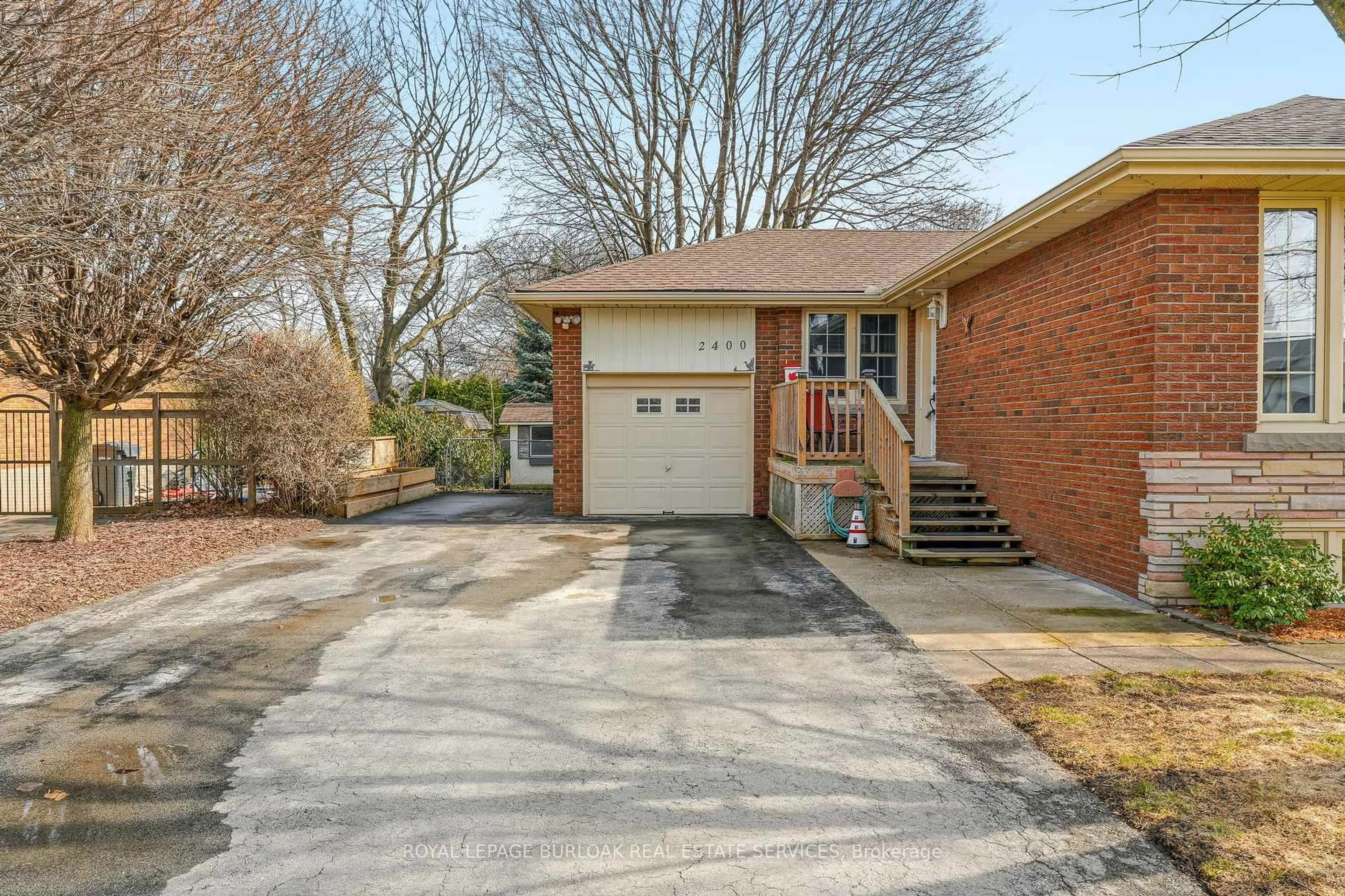 Home with brick exterior material, street for 2400 Prospect St, Burlington Ontario L7R 2A8