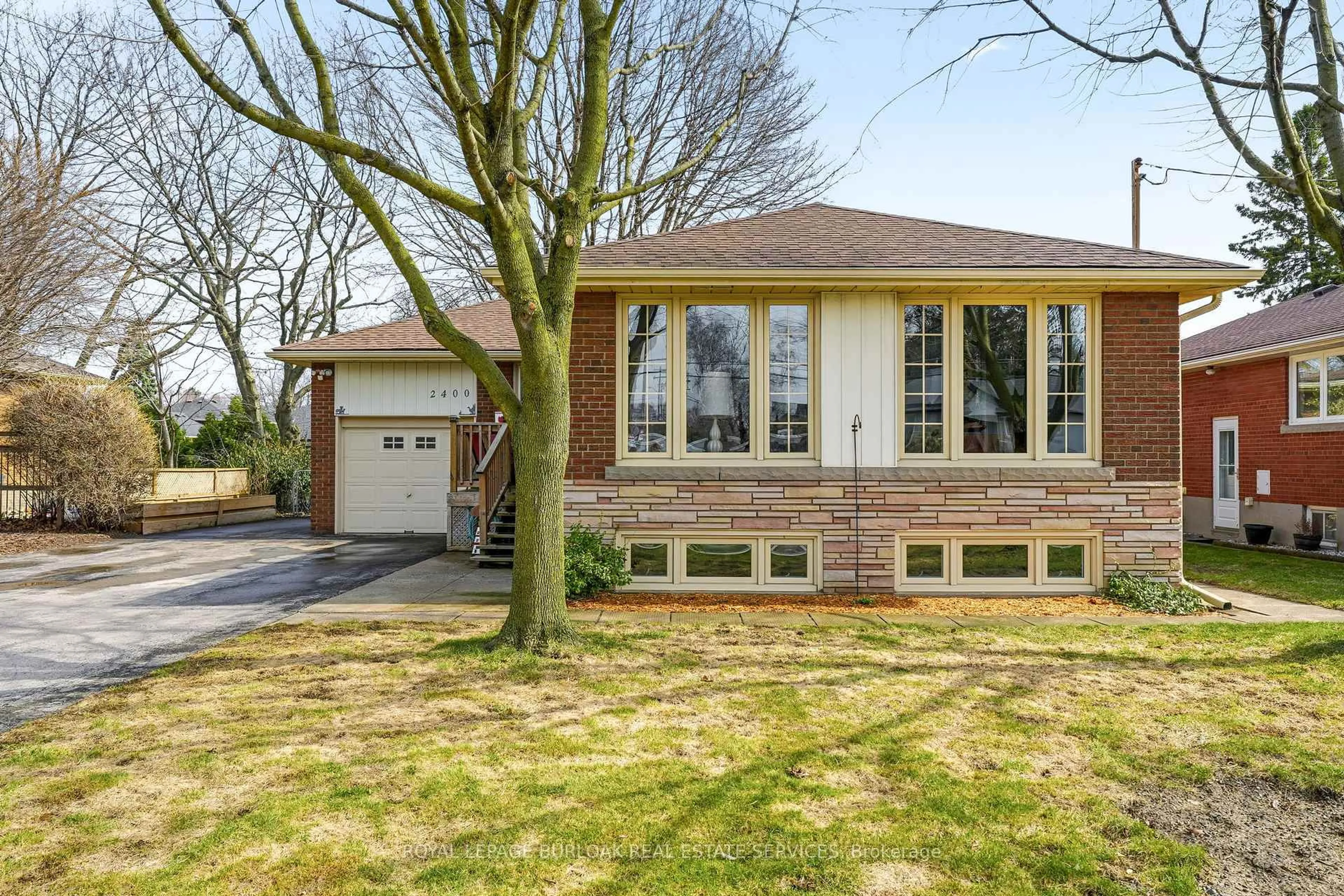 Home with brick exterior material, street for 2400 Prospect St, Burlington Ontario L7R 2A8