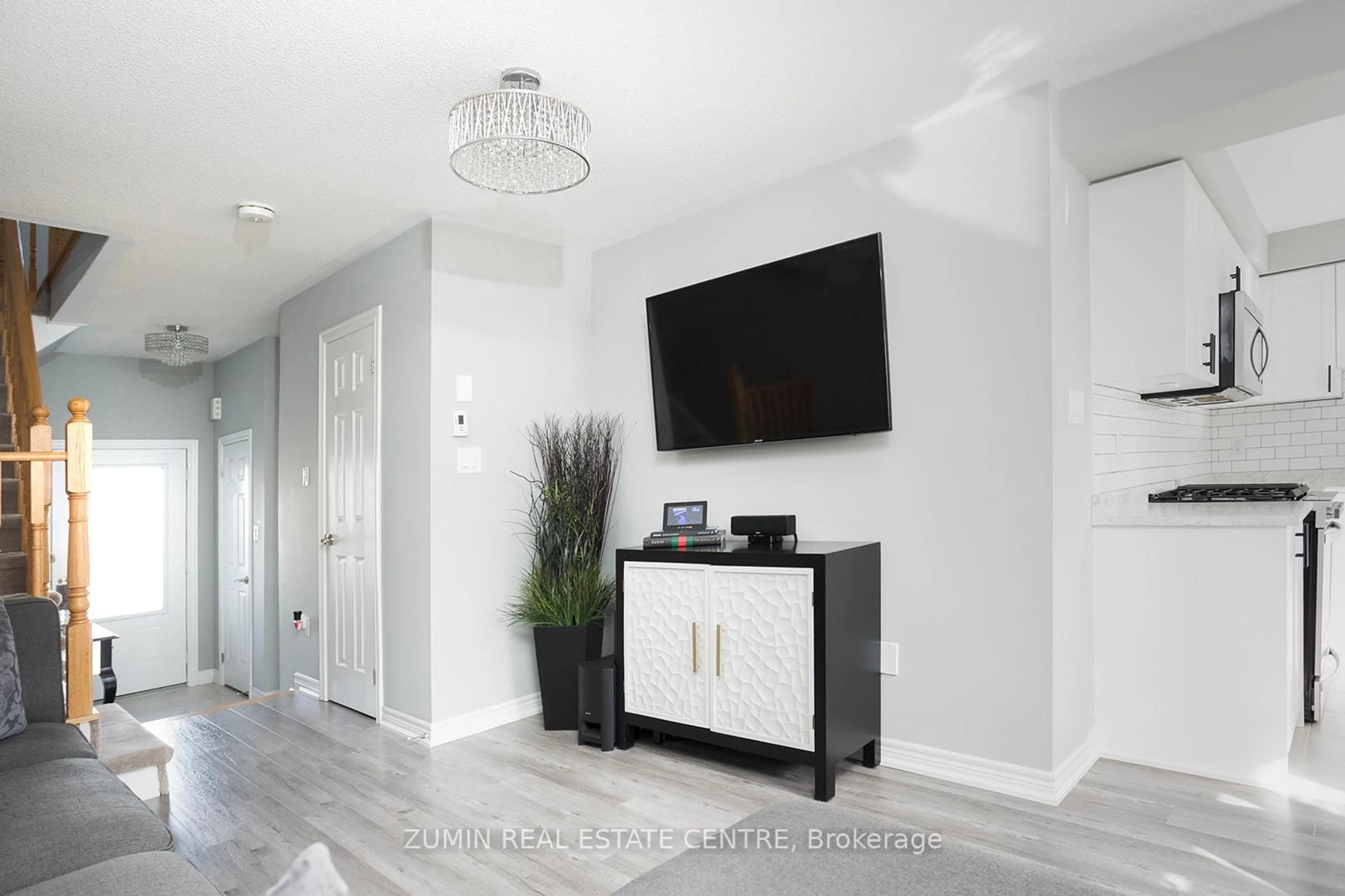 Indoor entryway for 3114 Michelangelo Rd, Burlington Ontario L7M 0Z7