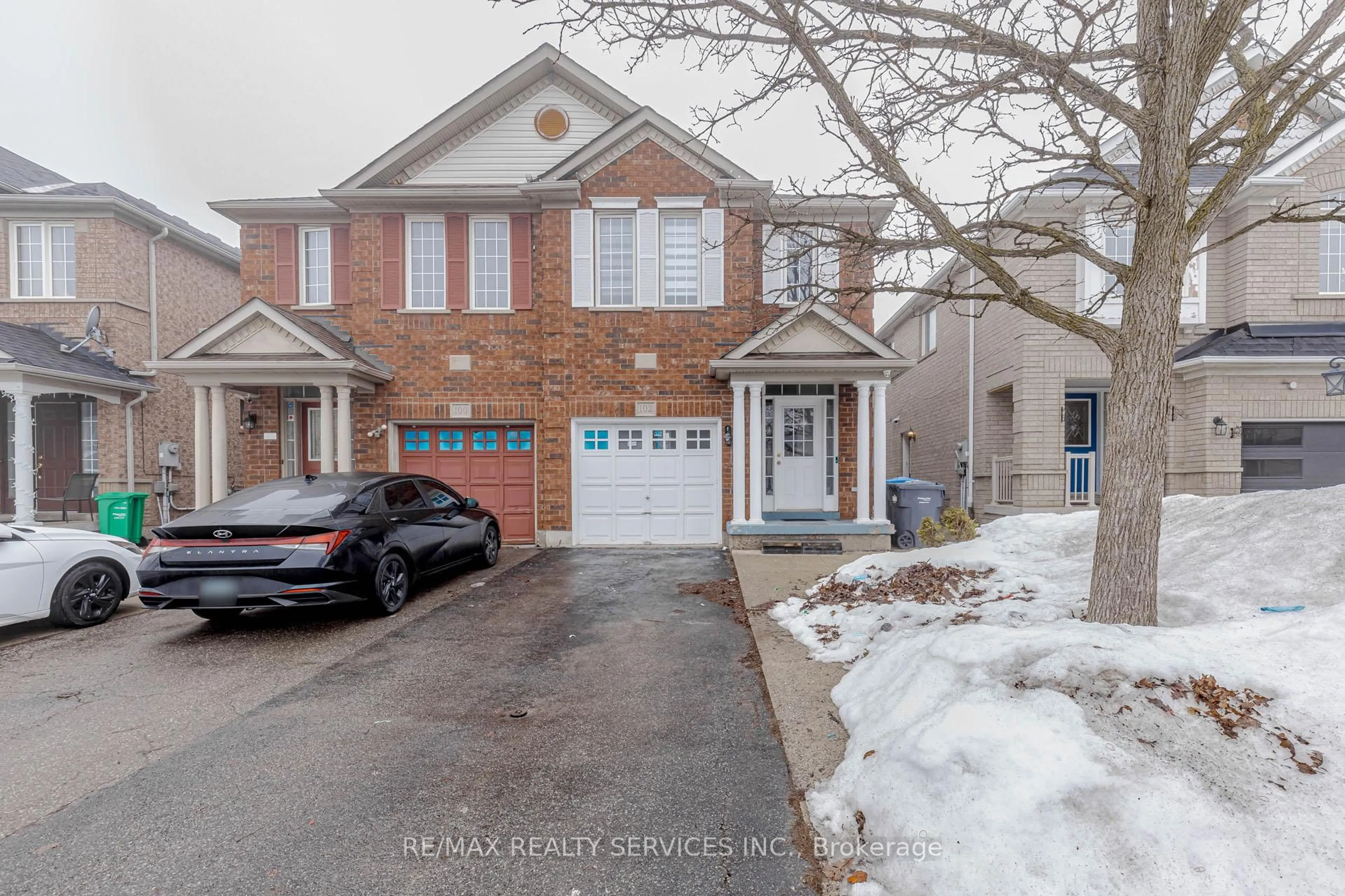 A pic from outside/outdoor area/front of a property/back of a property/a pic from drone, street for 102 Sand Cherry Cres, Brampton Ontario L6R 3B2