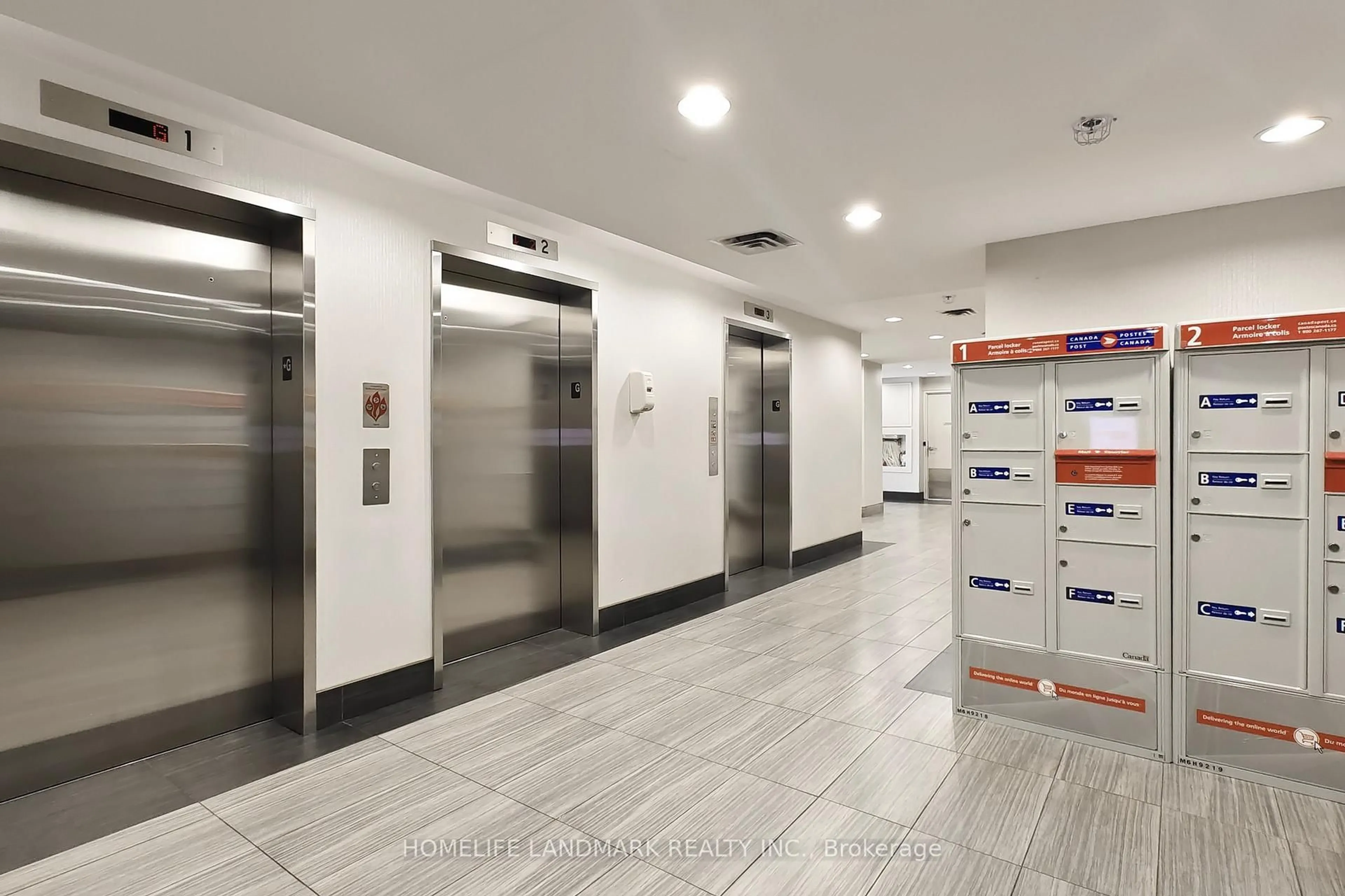 Indoor foyer for 1420 Dupont St #603, Toronto Ontario M6H 0C2