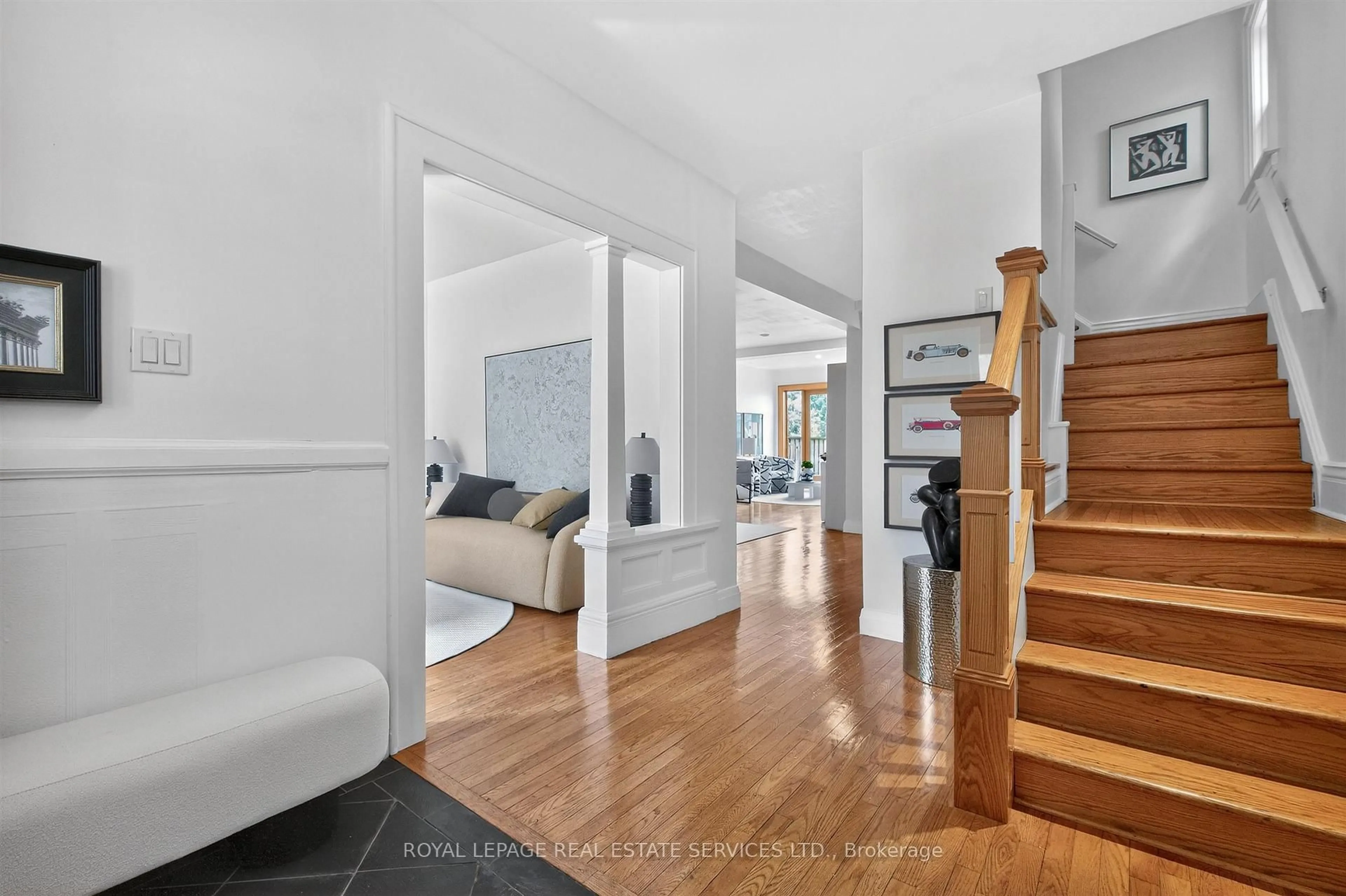 Indoor foyer for 102 Gothic Ave, Toronto Ontario M6P 2V9