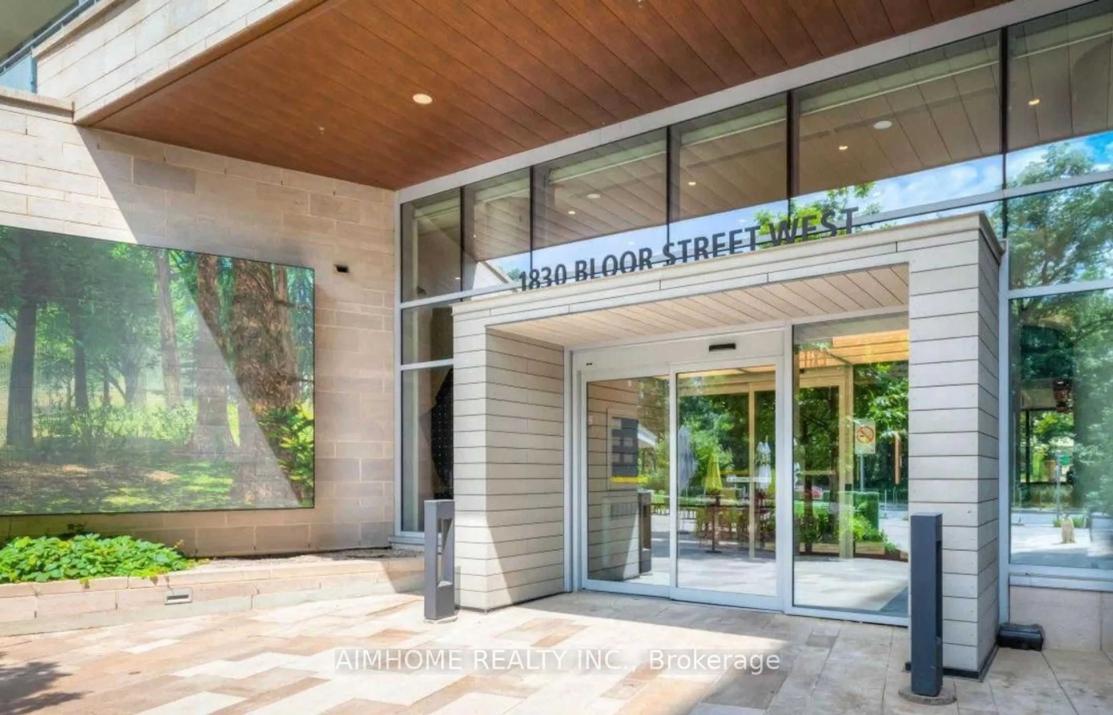 Indoor foyer for 1830 Bloor St #1019, Toronto Ontario M6P 0A2