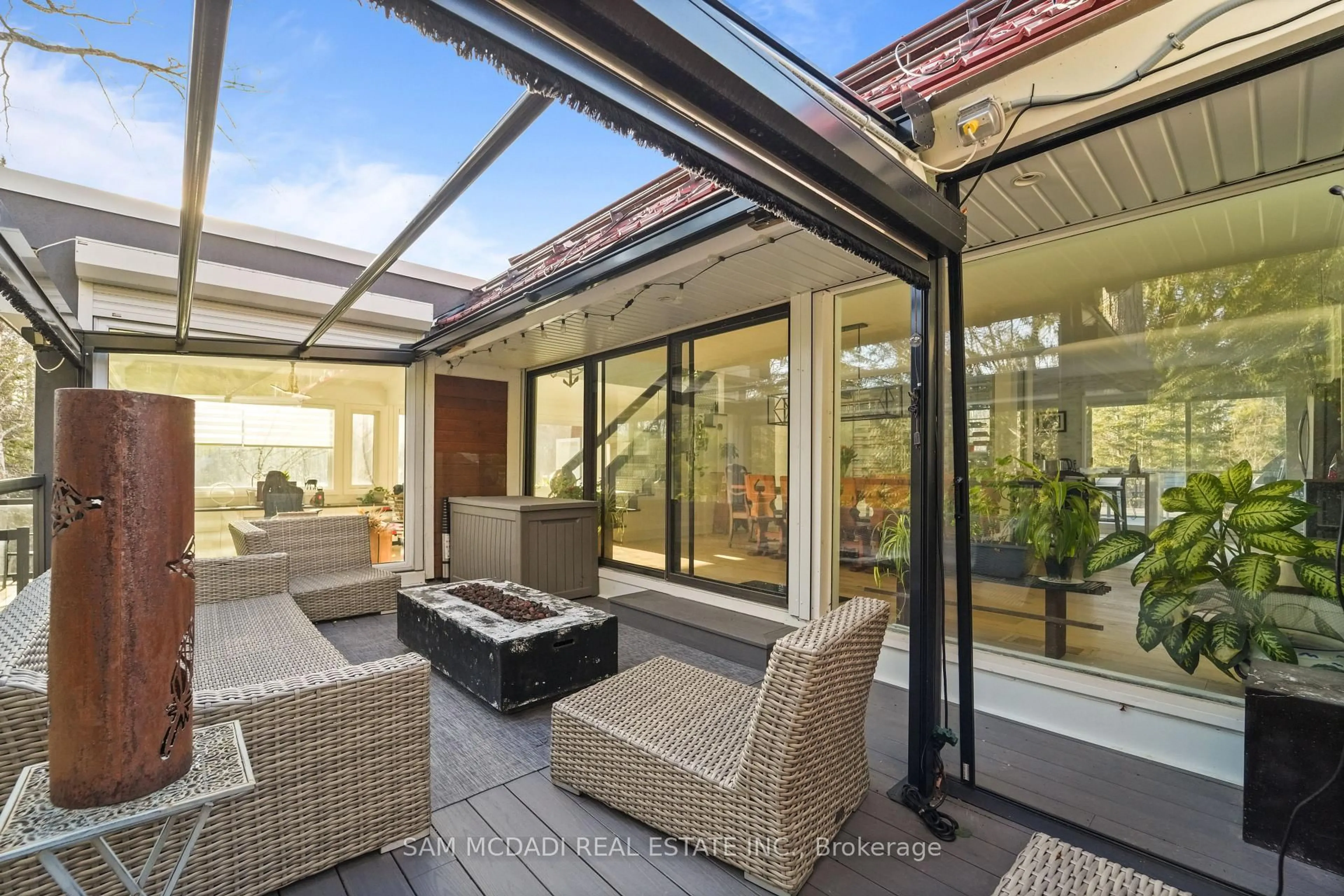 Patio, street for 2814 Forks Of The Credit Rd, Caledon Ontario L7K 2H5