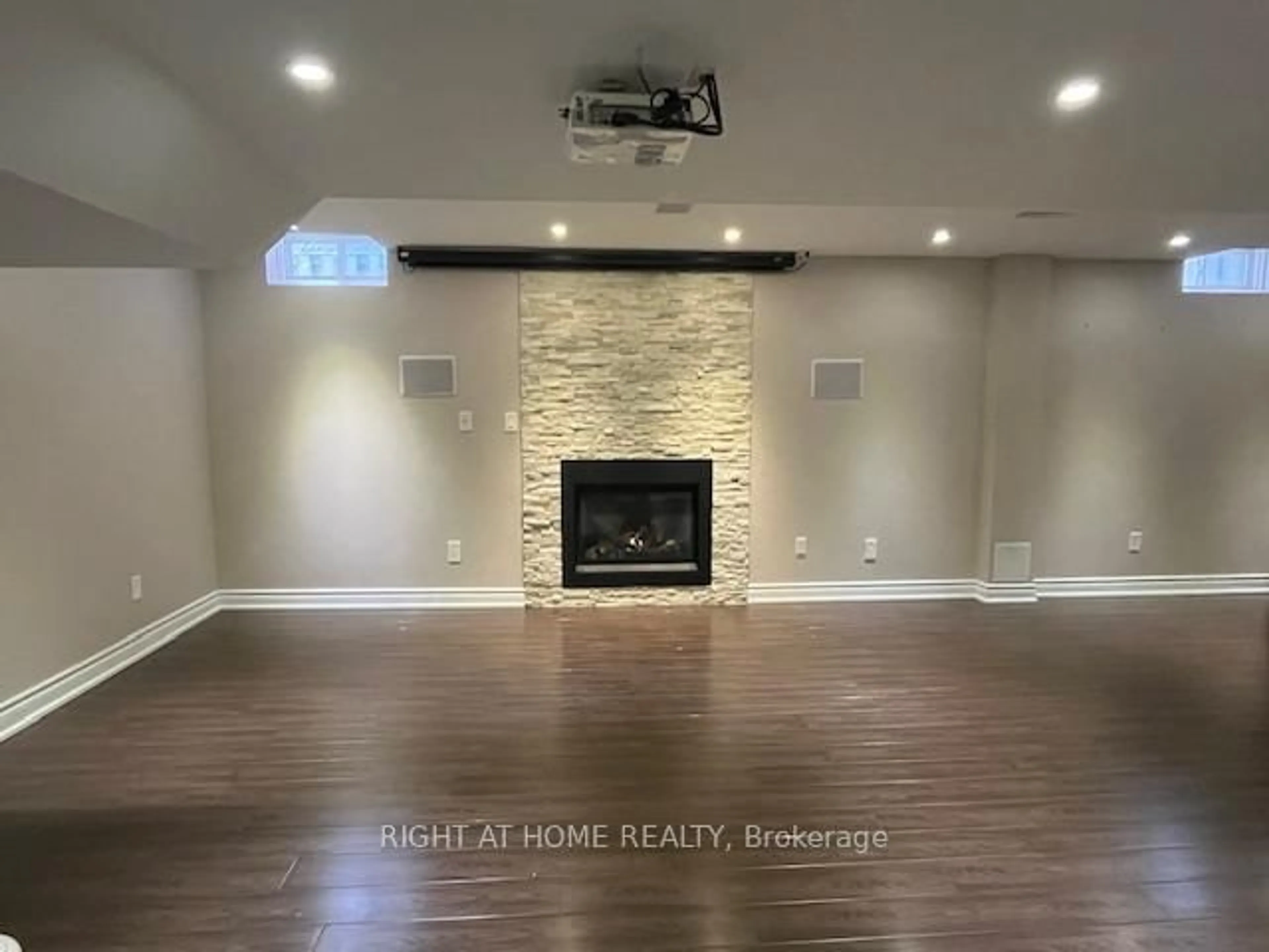 A pic of a room for 4551 Carpenter Crt, Mississauga Ontario L5V 1C5