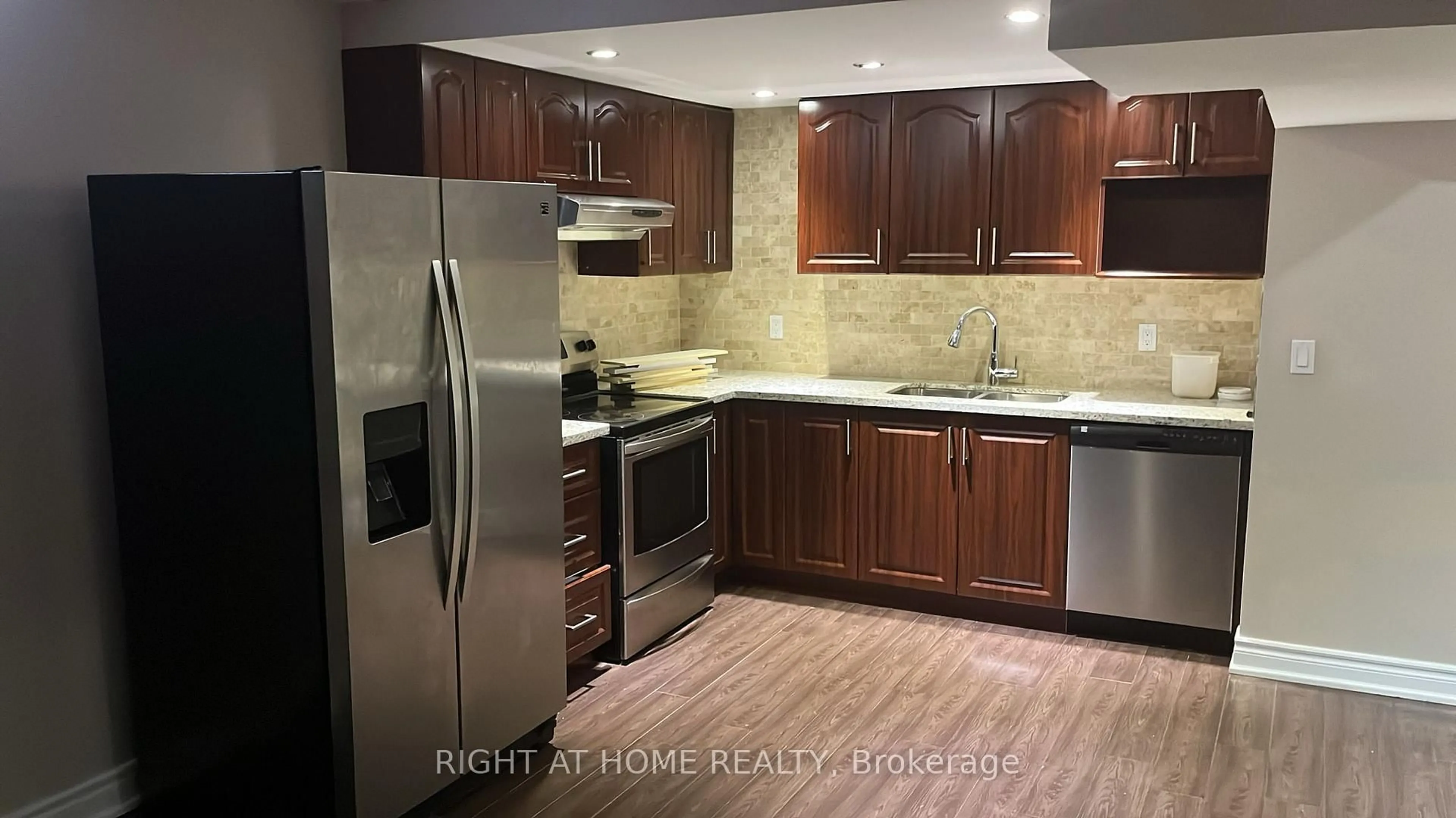 Standard kitchen, unknown for 4551 Carpenter Crt, Mississauga Ontario L5V 1C5